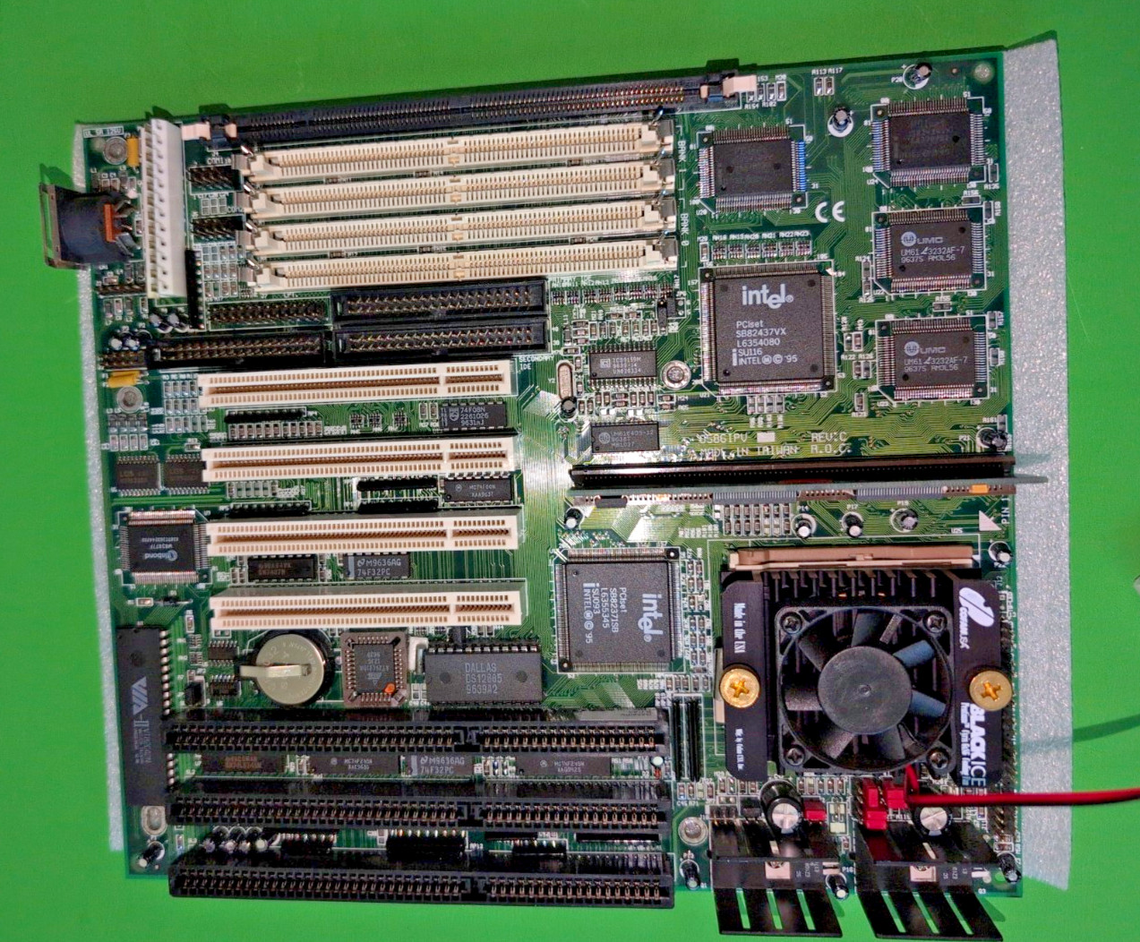 G586IPV Socket 7 Motherboard w/Cyrix 6×86‑P166+ GP CPU & COAST Cache Vintage