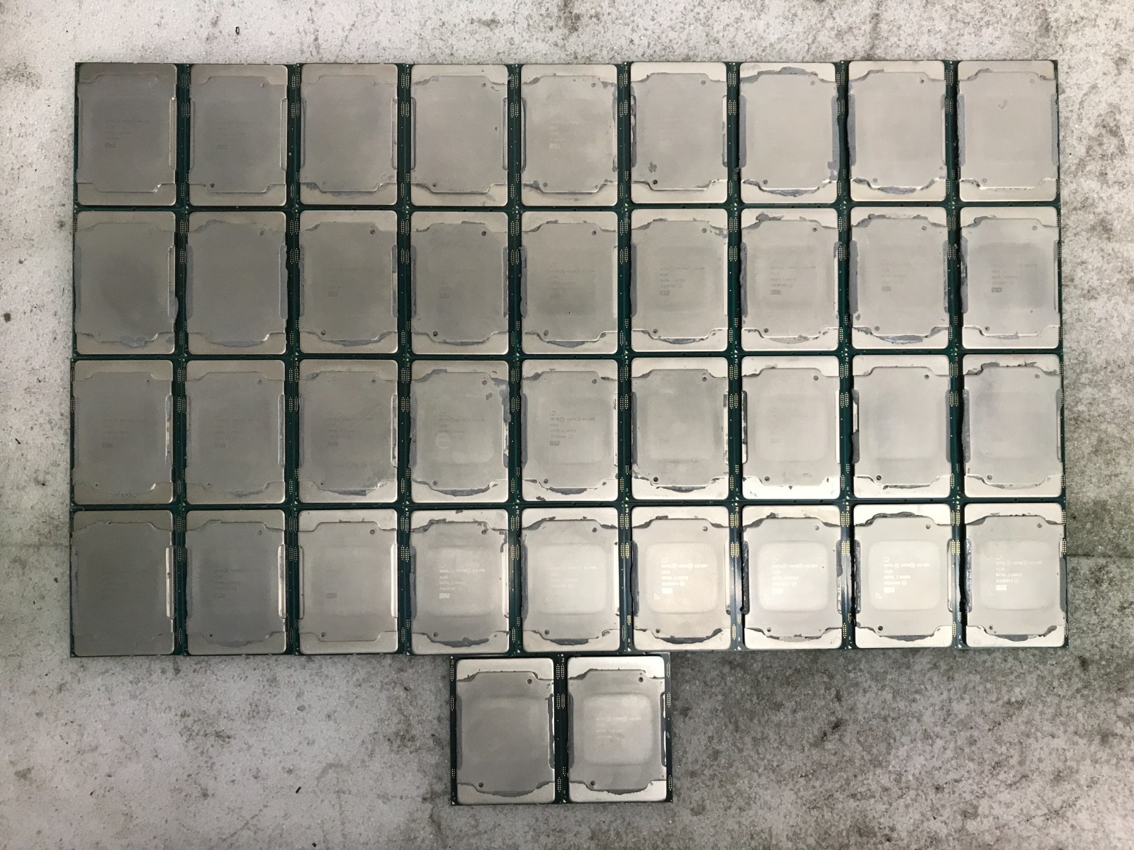 Lot of 38 / Intel Xeon Silver 4210 / 2.20GHz / 10-Core Server Processors / SRFBL