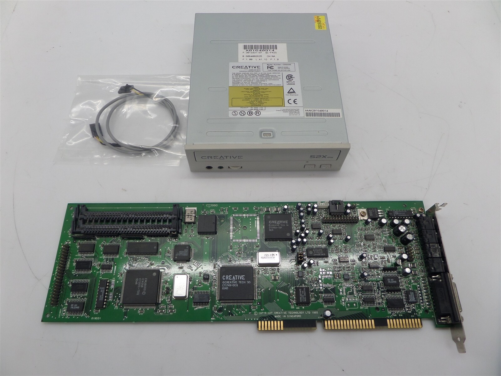 Creative Labs CT3990 Sound Blaster AWE32 Sound Card w/ CD5233E CD-ROM Drive