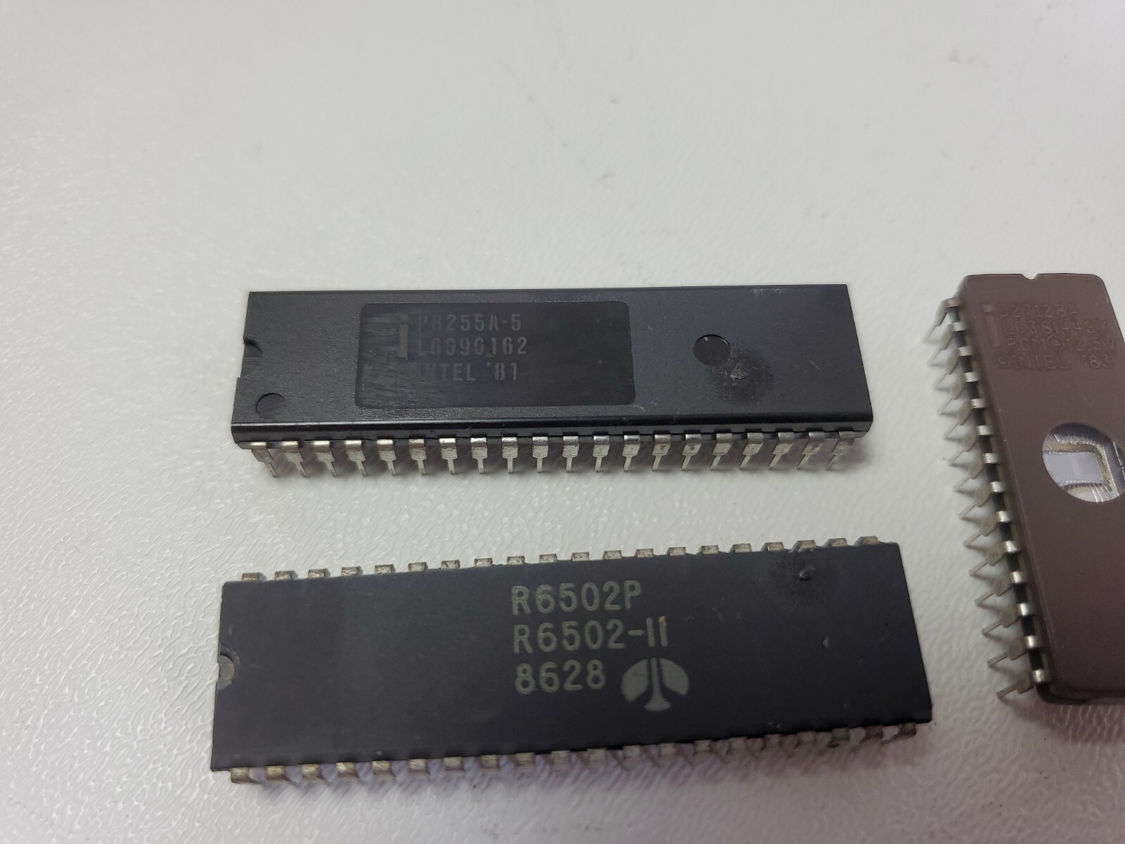 Assorted Components A1489PC A1488PC 74HC138 74HC32 MC74HC132N R6502P PACK OF 12