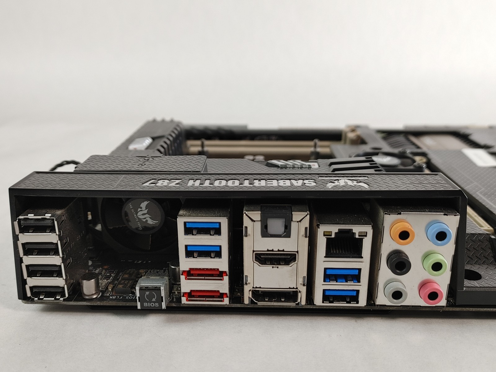 Asus Sabertooth Z87 Intel LGA 1150 DDR3 Desktop Motherboard w/ I/O shield