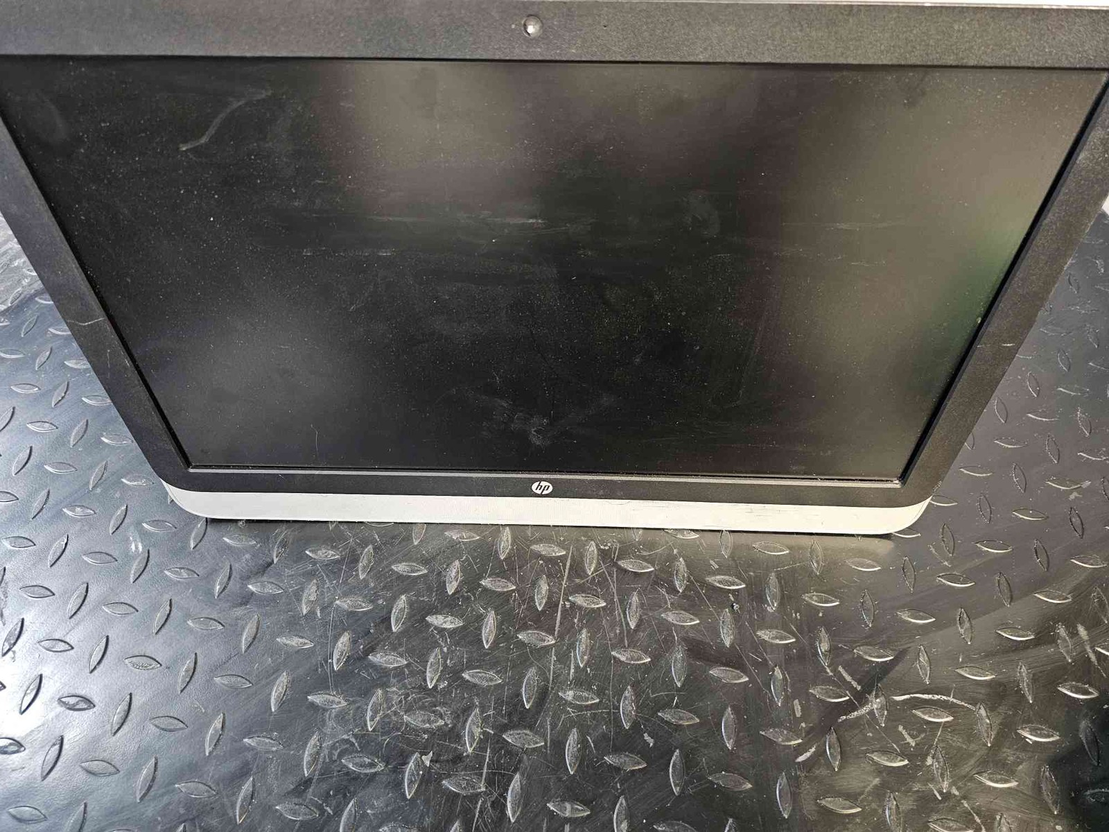 HP Pavilion 23-r117c 23″ AMD A6-6310 All-in-One PC — Used Tested