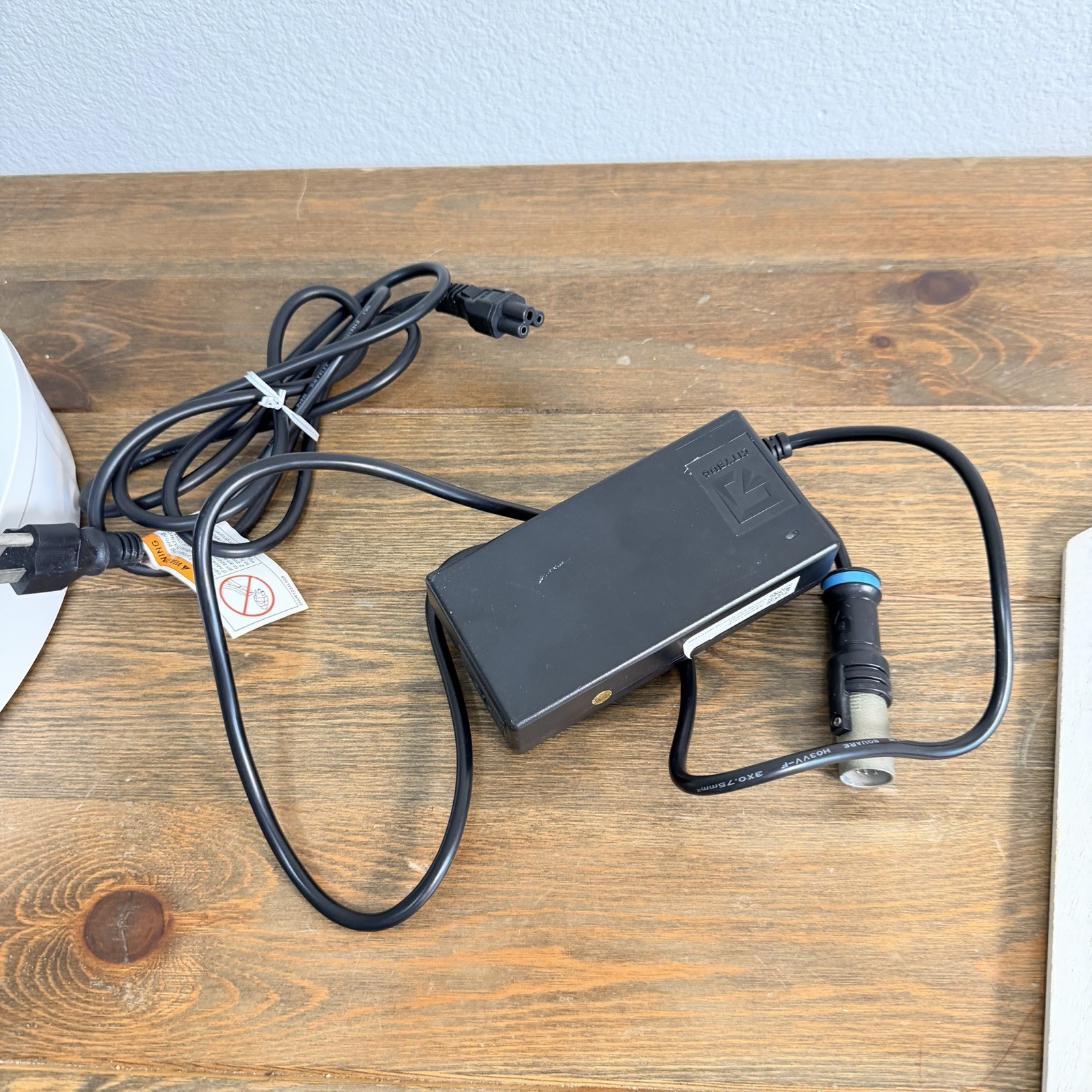 Citybug WKC42002000 36V 5-pin AC Adapter Power Supply Charger