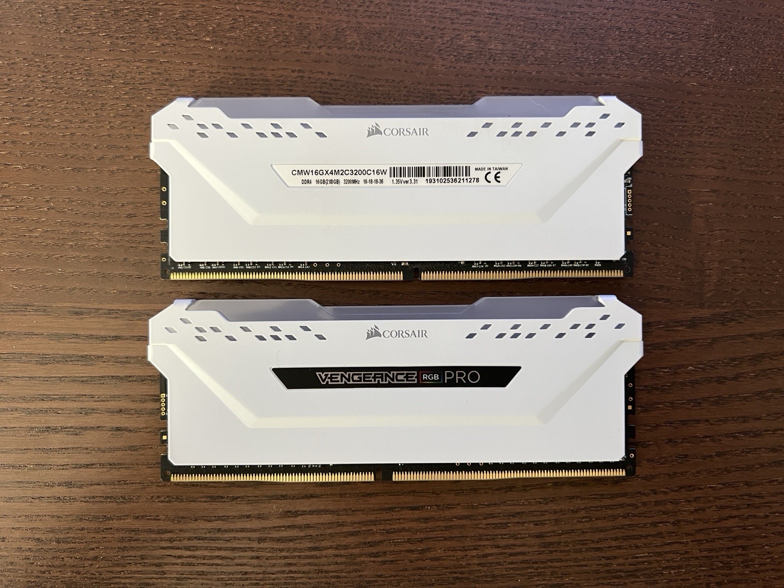 CORSAIR Vengeance RGB PRO 16GB (2x8GB) DDR4 3200MHz White Gaming RAM Memory