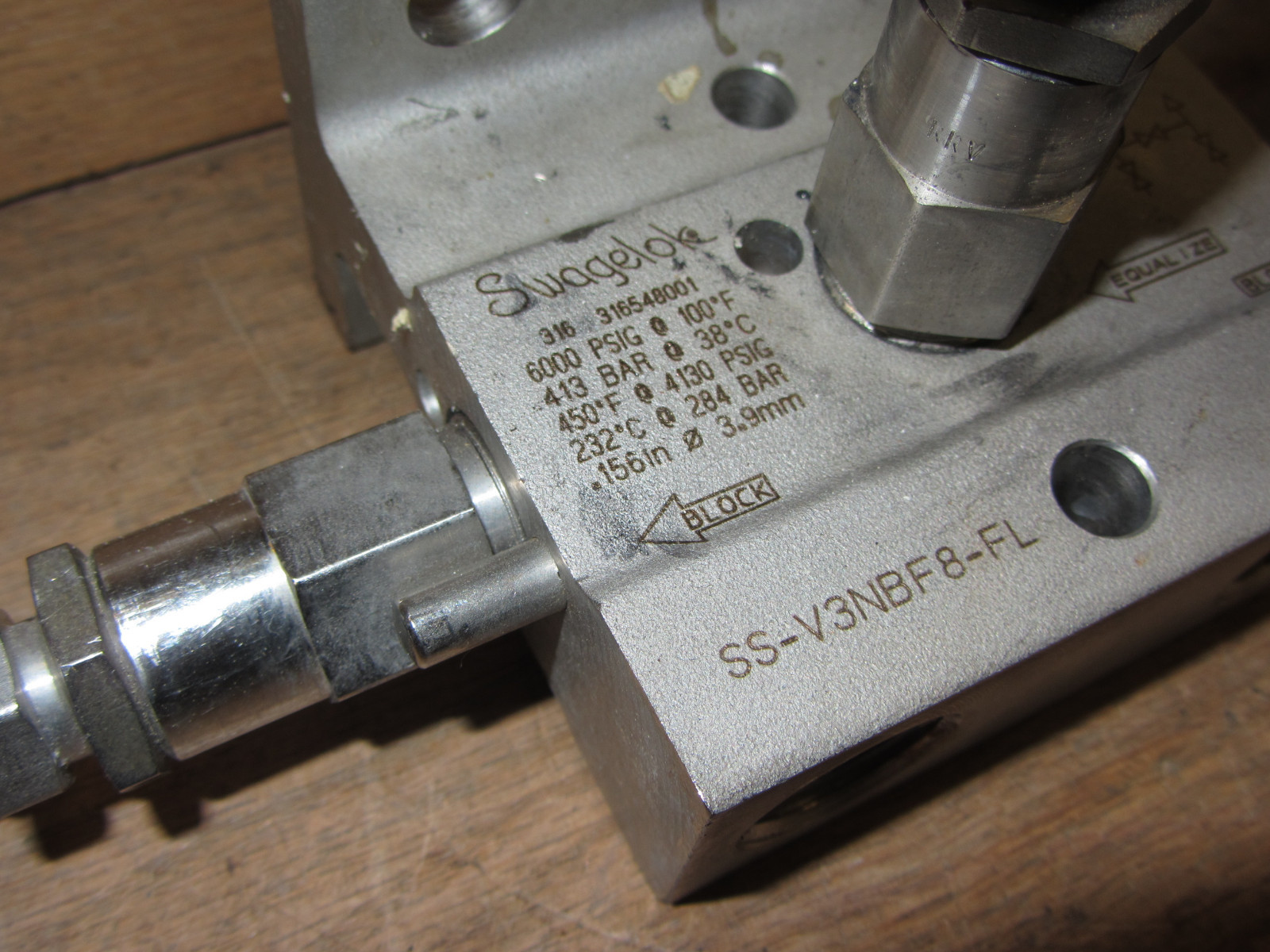 Swagelok SS-V3NBF8-FL Manifold Hydraulic Valve 1/2″ CSQ