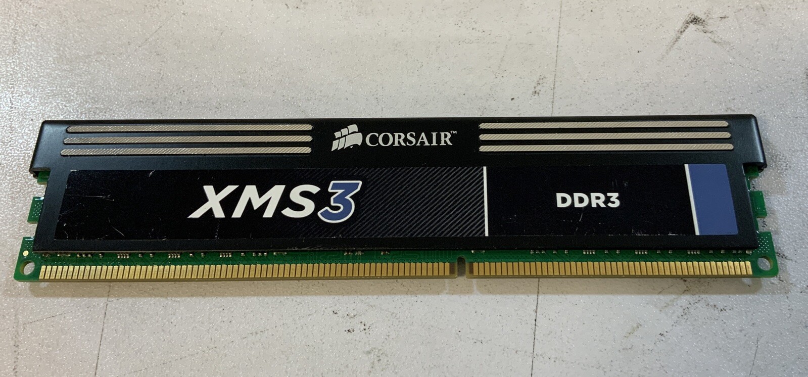 Corsair XMS3 4GB DDR3-1600 MHz Desktop Memory CMX8GX3M2A1600C9 -Q6C