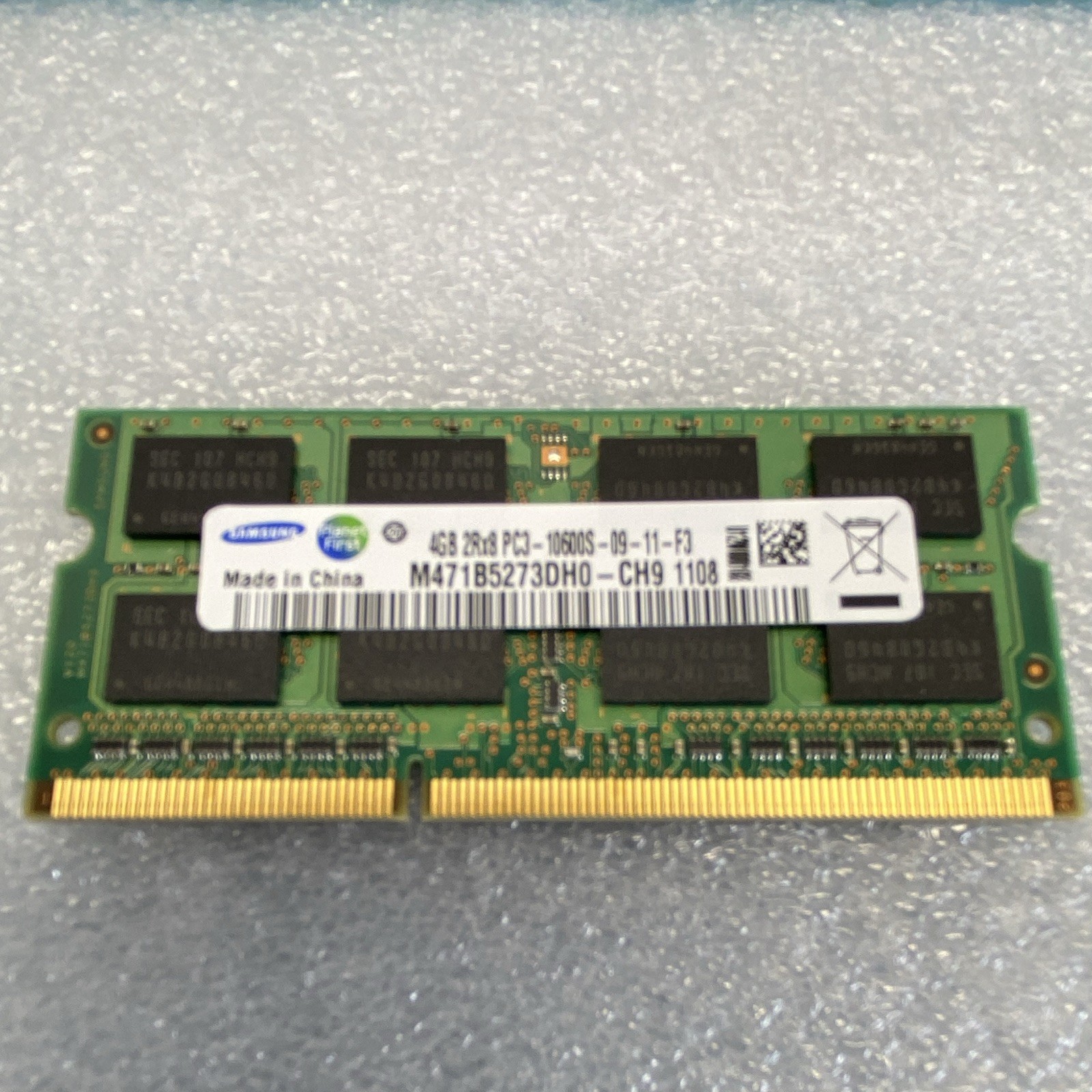 Samsung 4GB DDR3 PC3-10600S 204-Pin SO-DIMM Non-ECC RAM M471B5273DH0-CH9