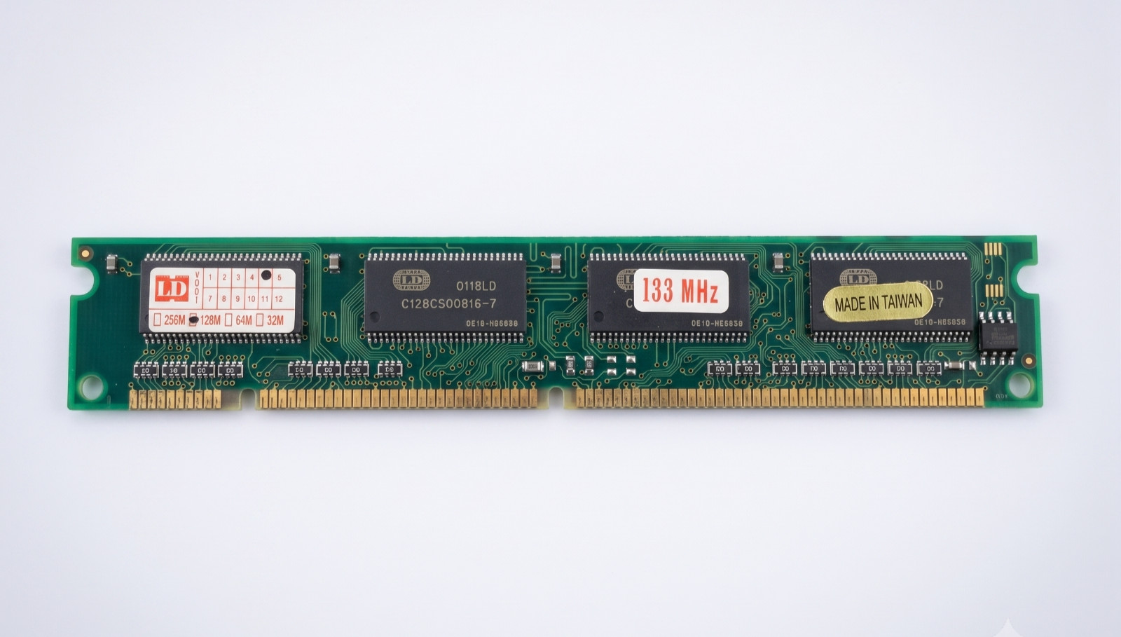 Vintage LD 128MB PC133 133MHz SDRAM 168-Pin DIMM Desktop Memory C128CSQ0816-7