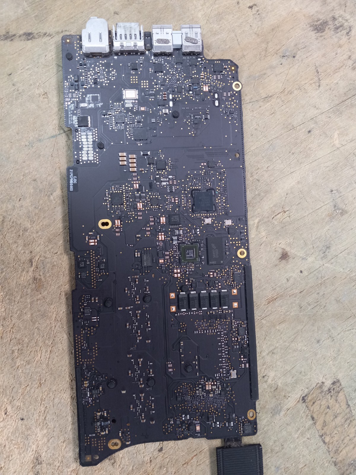 Apple Macbook Pro 13″ (2015) A1502 i5 i7 8GB to 16GB Logic Board 820-4924-A