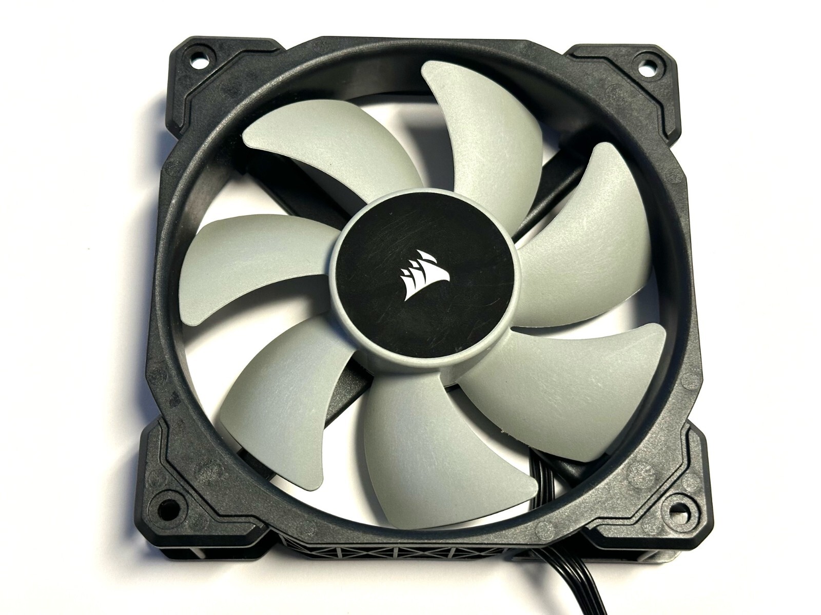 Corsair CO-9050039 Ml120 120mm PWM Premium Magnetic Levitation Fan – Black