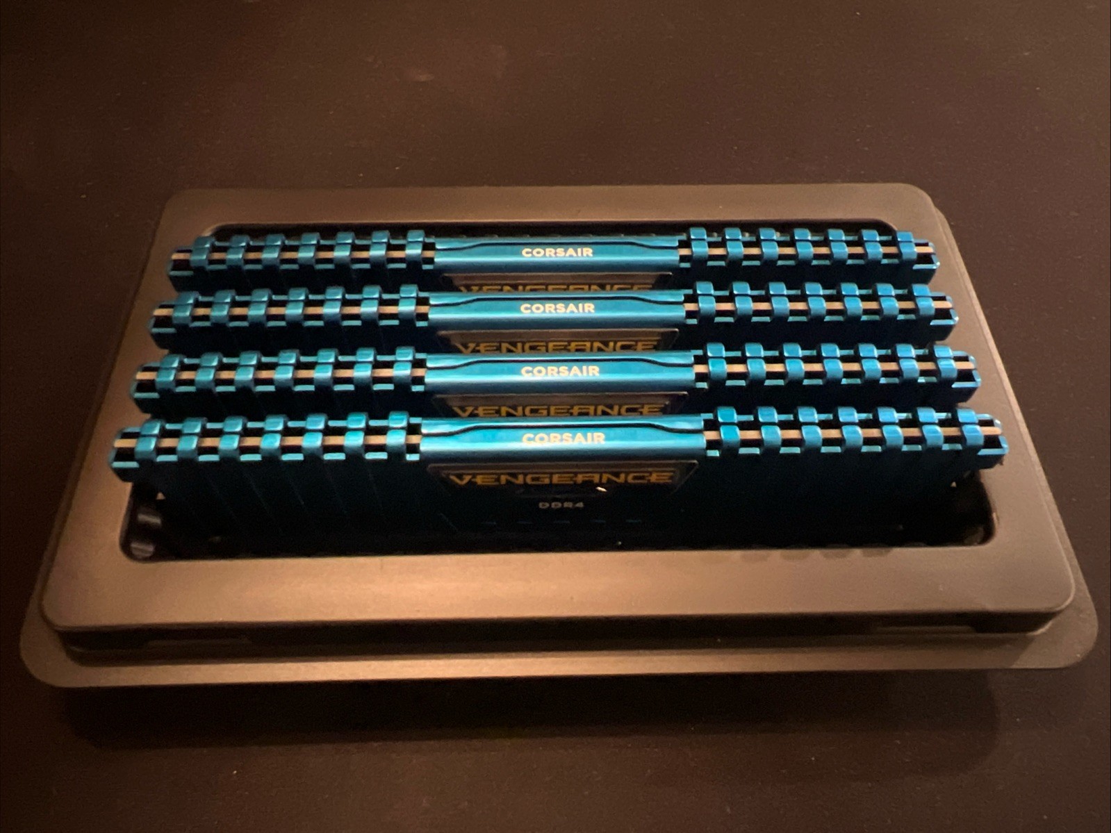 Corsair Vengeance LPX DDR4 16gb (4×4) CMK16GX4M4A2400C14B Blue