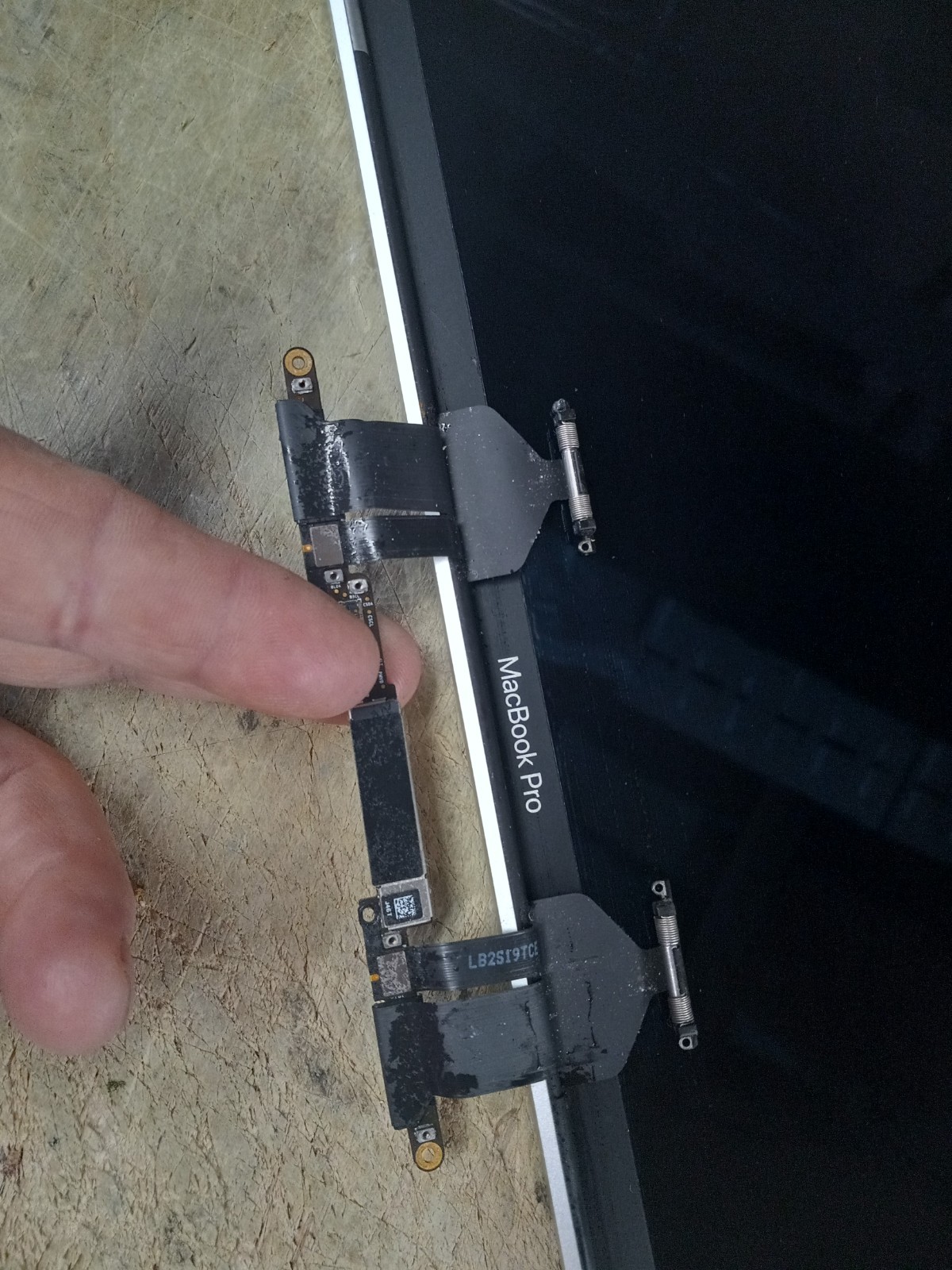 Macbook Pro 15″ A1990 2018 2019 LCD Display Assembly Silver + SILVER