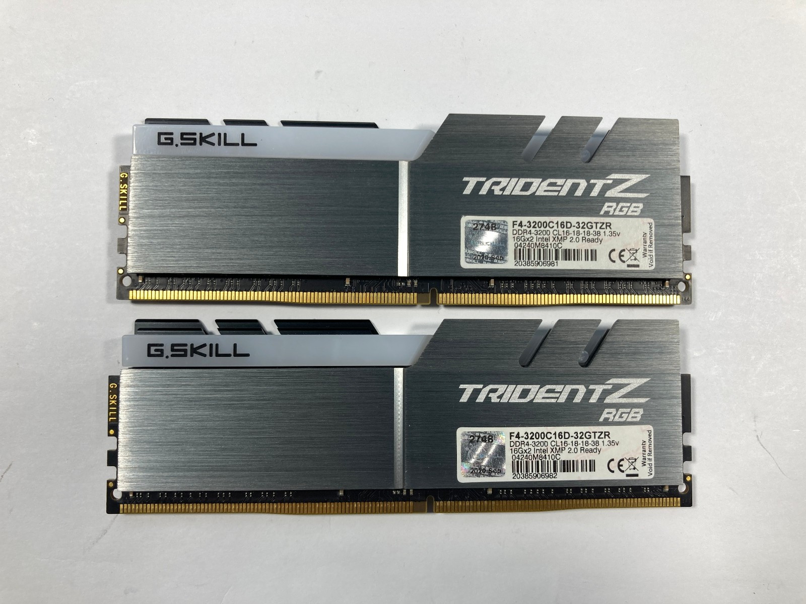 Trident Z RGB DDR4 RAM 32GB (2×16) 3200Mhz CL16-18-18-38 F4-3200C16D-32GTZR DIMM