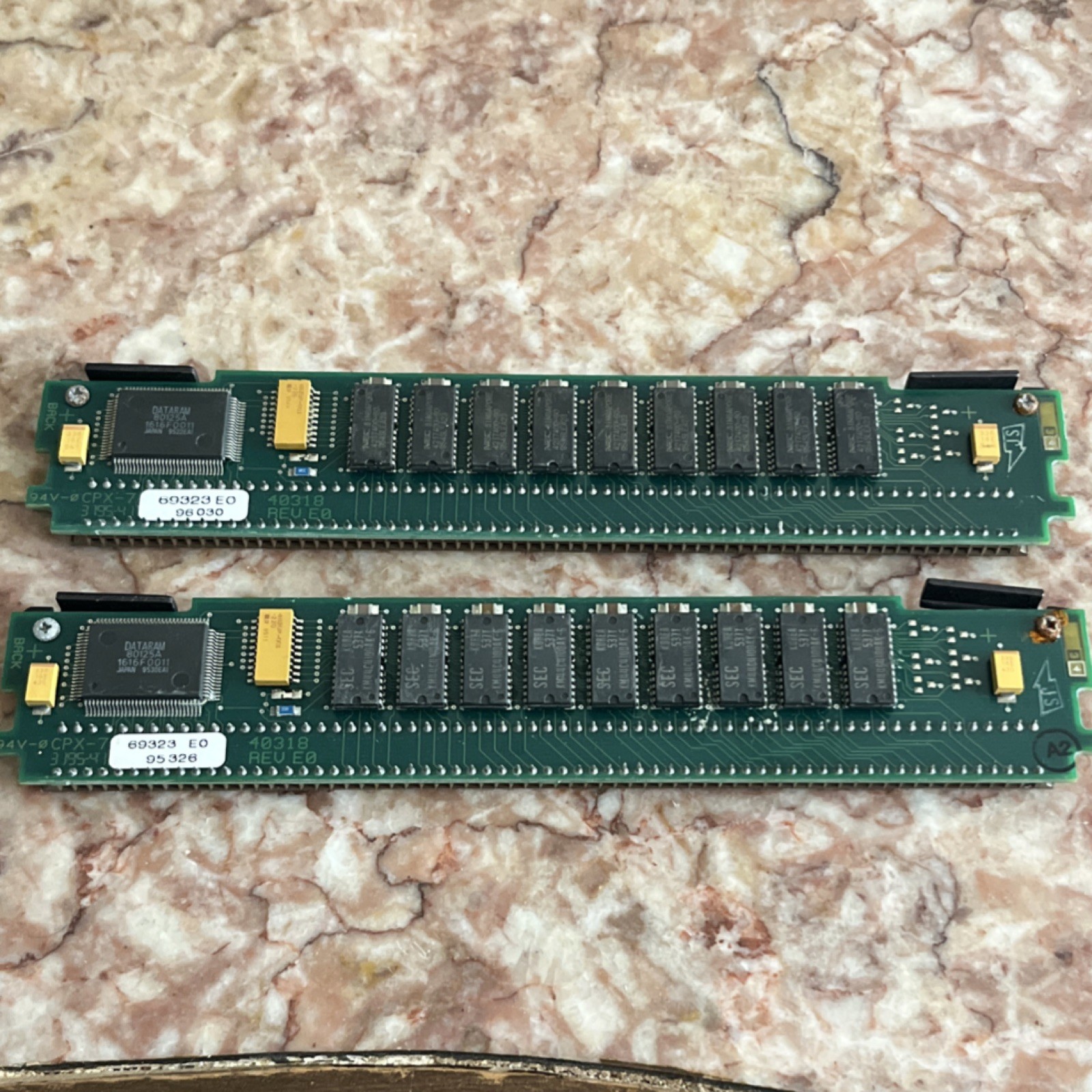 DATARAM 69323 EO 535531-5 EDO RAM Module 72-Pin SIMM 1x Module 2 units