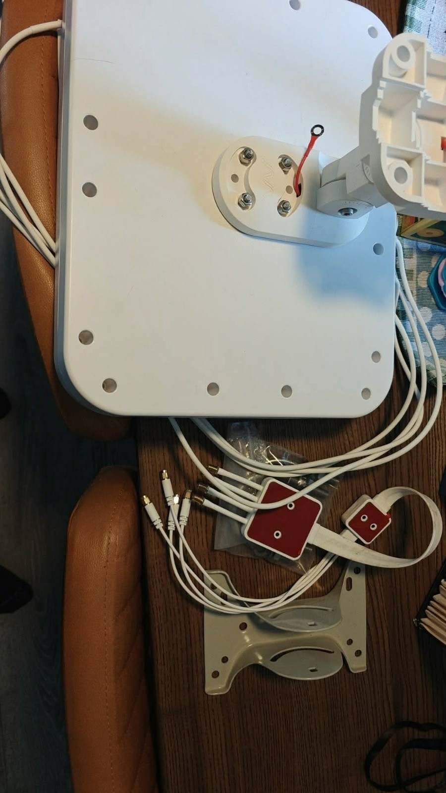 Waveform QuadPro: High-Gain Directional 4×4 MIMO Panel Antenna – 4G 5G Internet