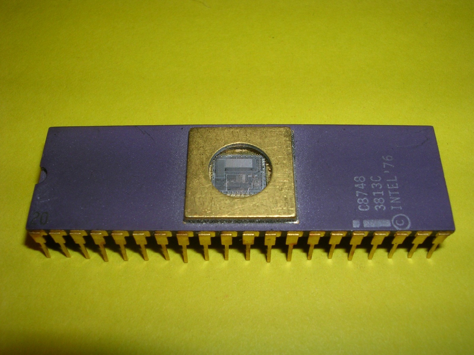 Intel C8748 Single Component 8-Bit Microcomputer w/ EPROM, RAM, and I/O