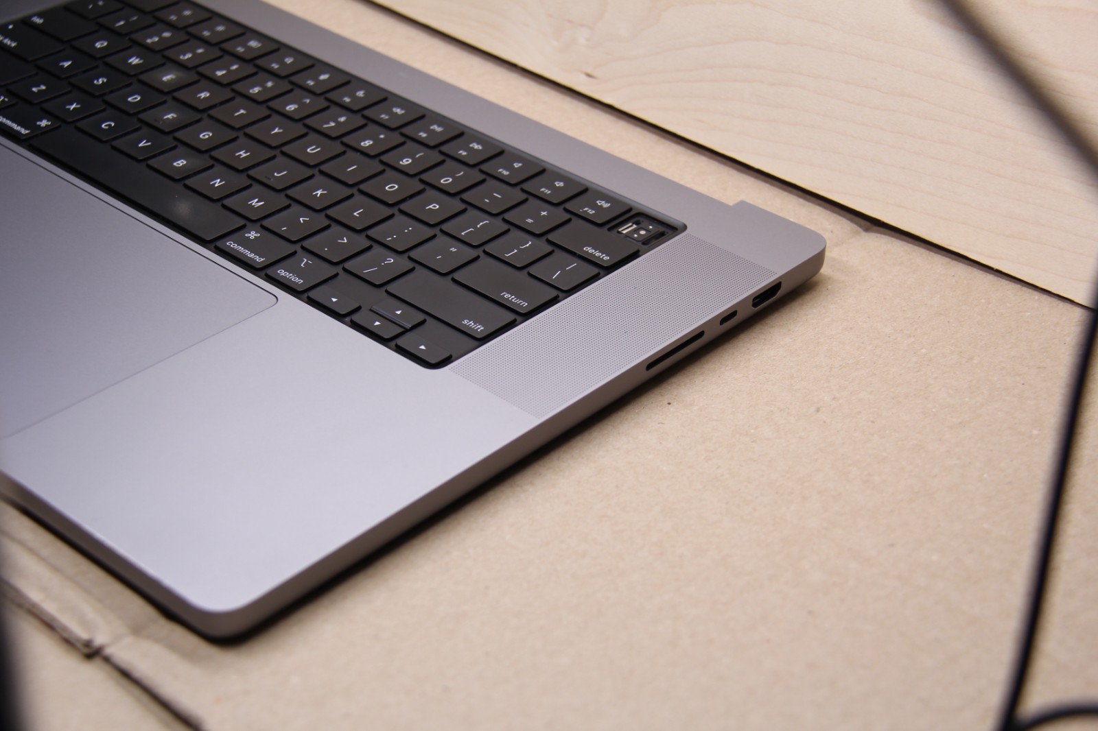 Apple MacBook Pro A2485 2021 16″ Top Case ONLY Keyboard Battery TrackPad Gray B+