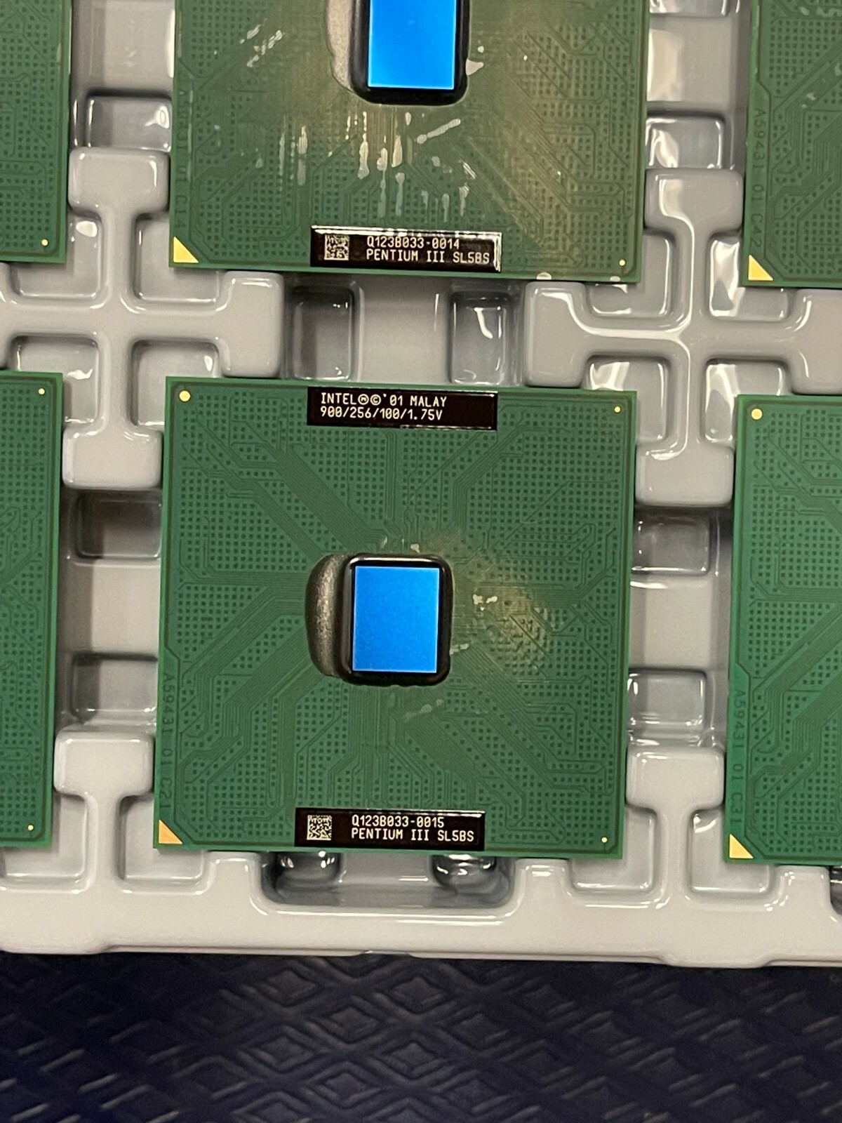 Intel Pentium III RB80526PY900256 SL5BS 900 MHz socket 370 CPU NEW