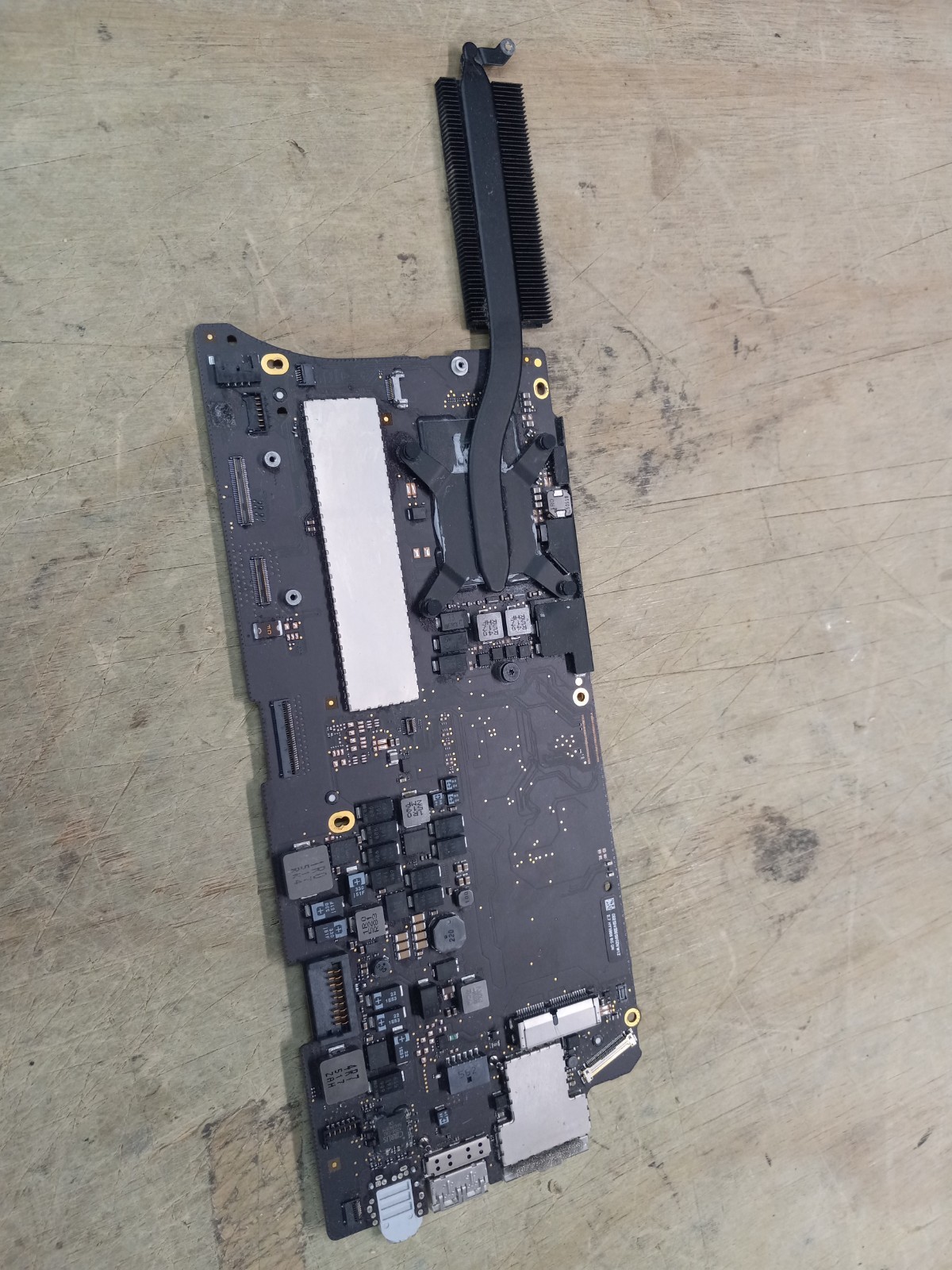 Apple Macbook Pro 13″ (2015) A1502 i5 i7 8GB to 16GB Logic Board 820-4924-A