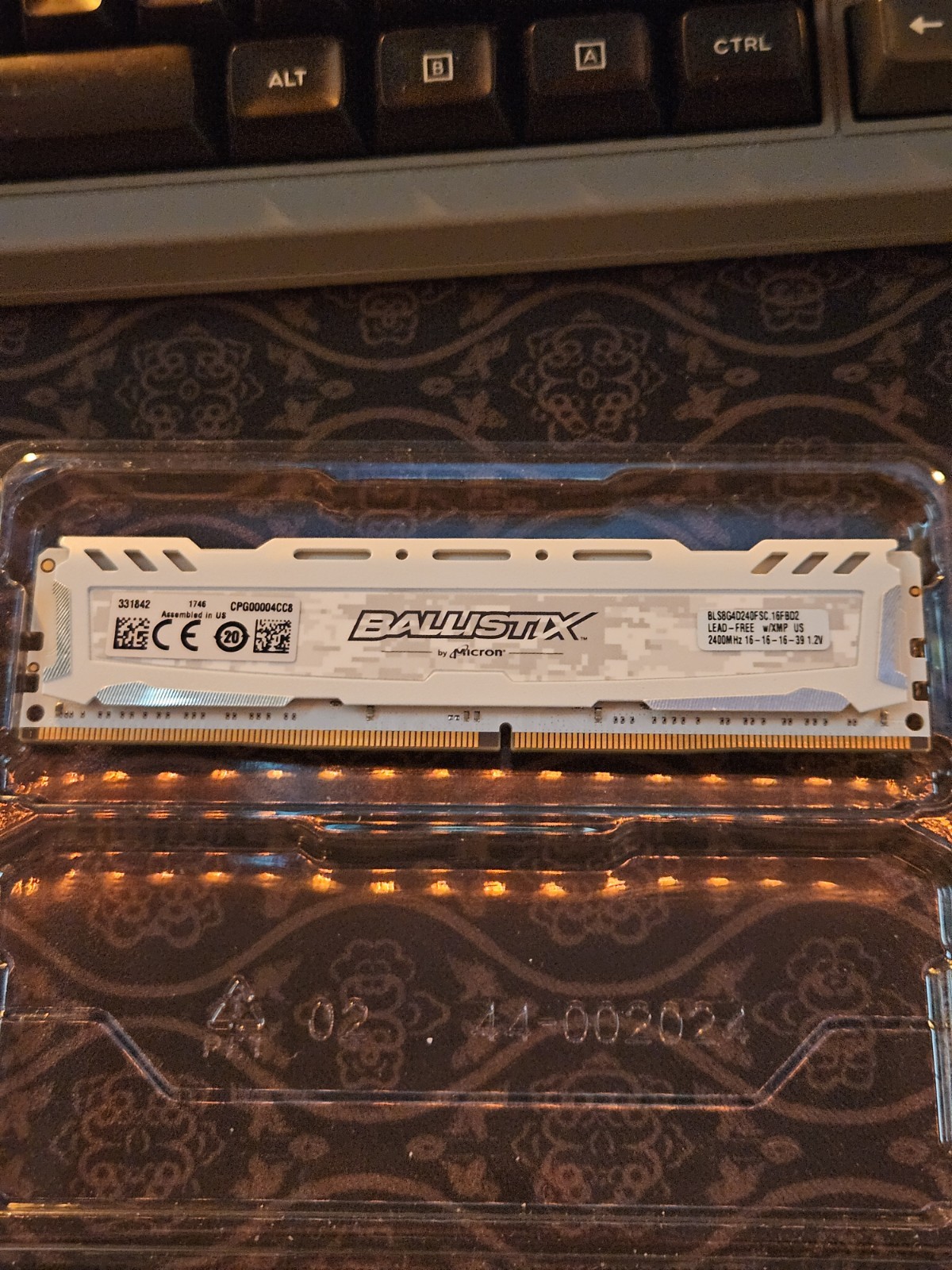 DDR4 16 Gb Ballistx Ram 2400 MHZ CL16 Memory
