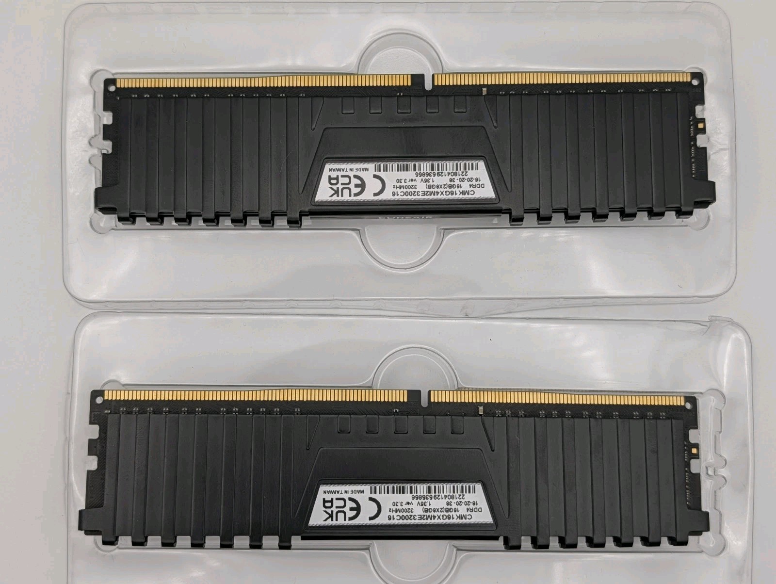 Corsair Vengeance LPX 16GB (2x8GB) RAM DDR4 2400MHz CMK32GX4M4A2400C16