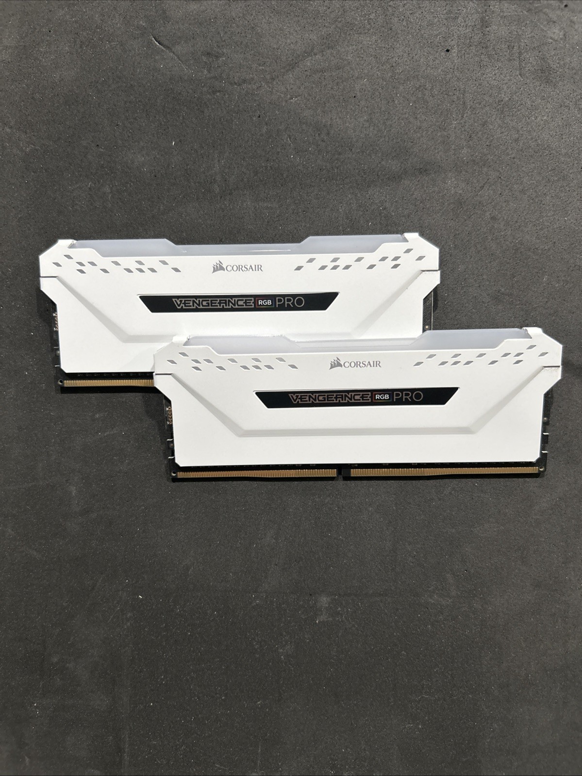 Corsair Vengeance RGB Pro 32GB DDR4 3200MHz DIMM White CMW32GX4M2E3200C16W