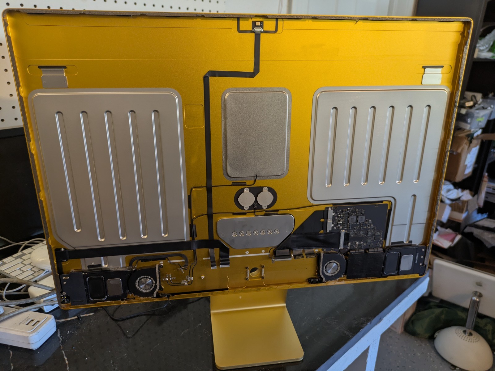 Apple iMac M1 24″ Gold Yellow Case Grade A