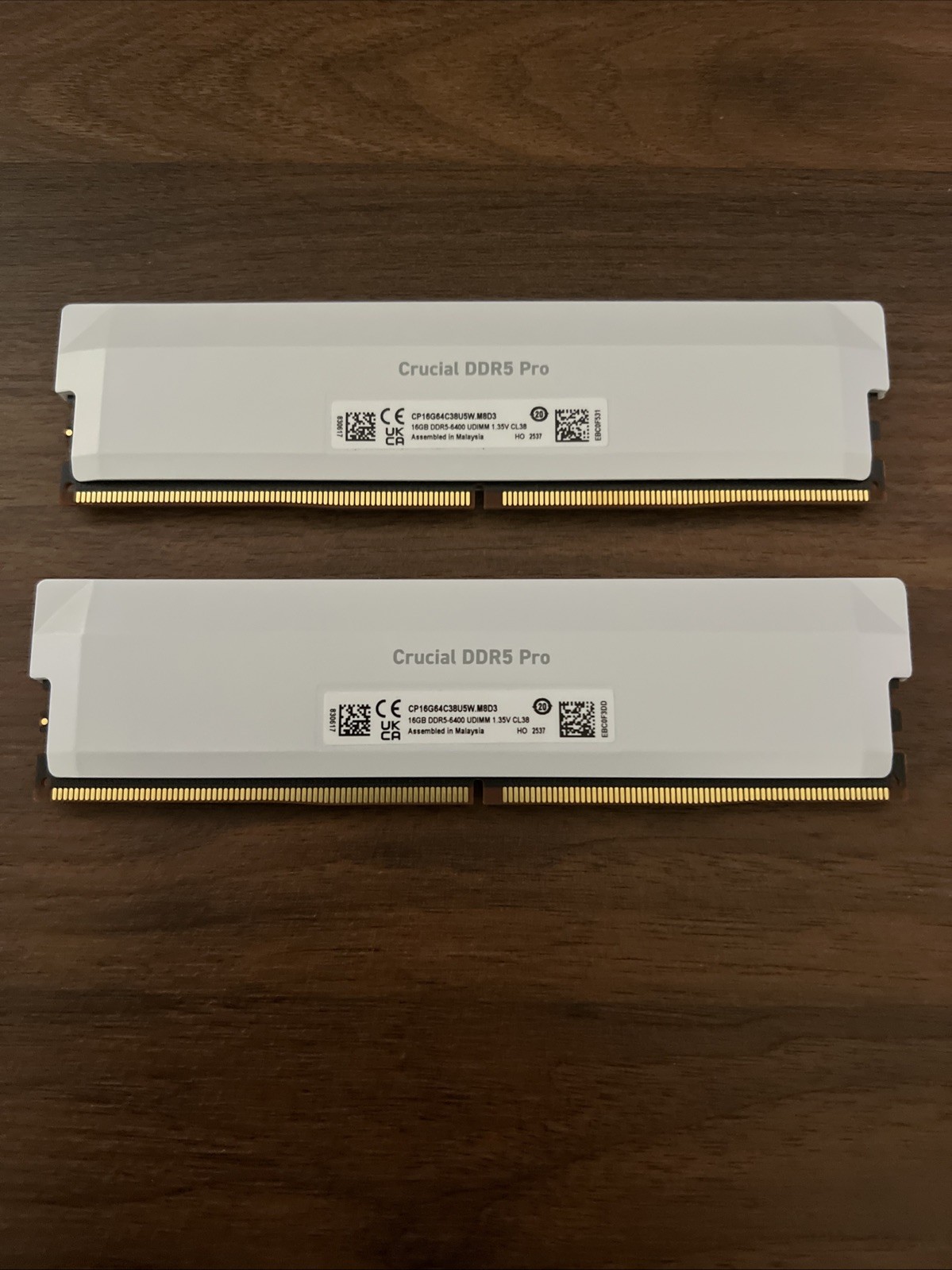 Crucial Pro Overclocking 32GB 2x16GB DDR5 6400 CL38 XMP EXPO White UDIMM