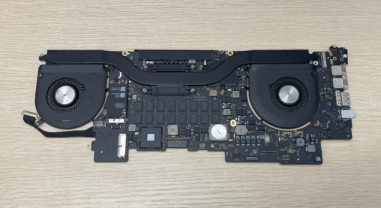 Apple MacBook Pro 15″ Late 2013 A1398 i7 2.3GHZ 16GB Logic Board 820-3787-A