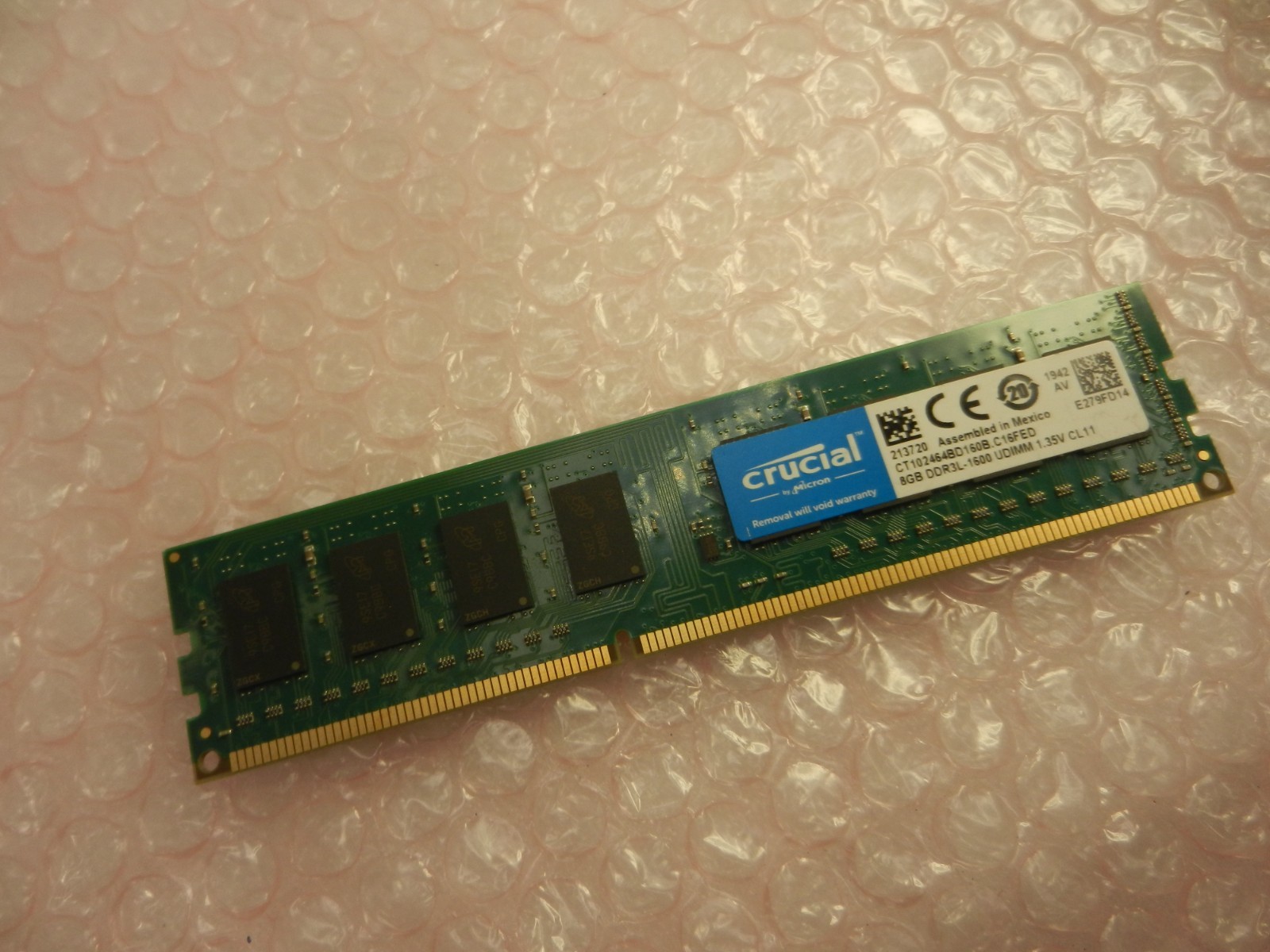 (1) Crucial 8 gb DDR3L -1600 UDIMM memory module CT102464BD160B.C16FED