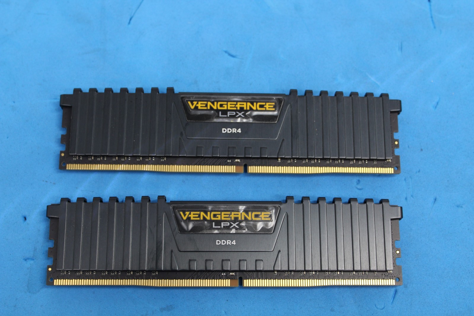 Corsair Vengeance LPX 16GB (2x8GB) RAM DDR4 3000MHz CMK16GX4M2D3000C16 T9-A2