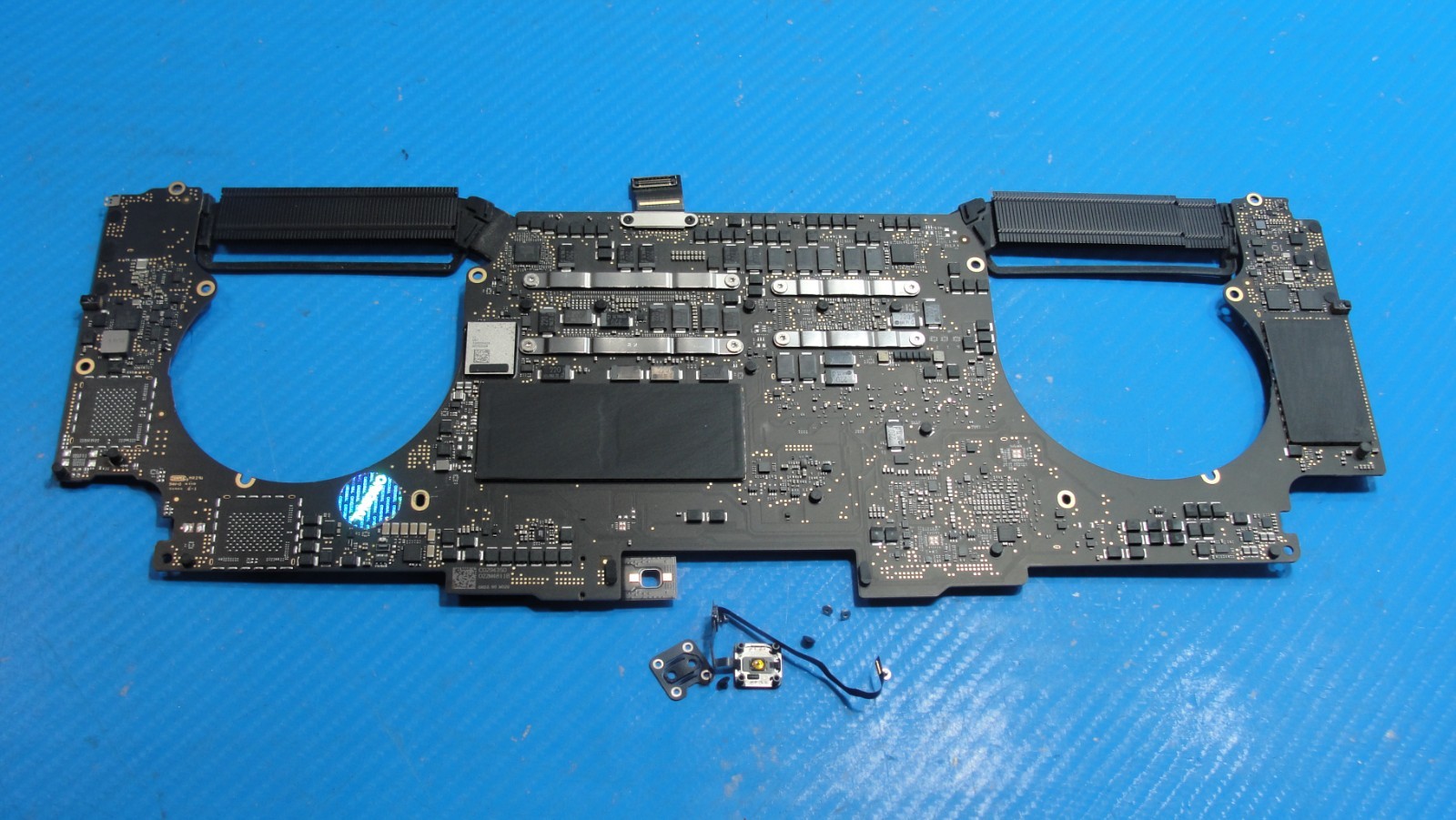 MacBook Pro A1990 2019 15″ i7-9750H 2.6GHz 32/512GB 555X Logic Board 661-12879