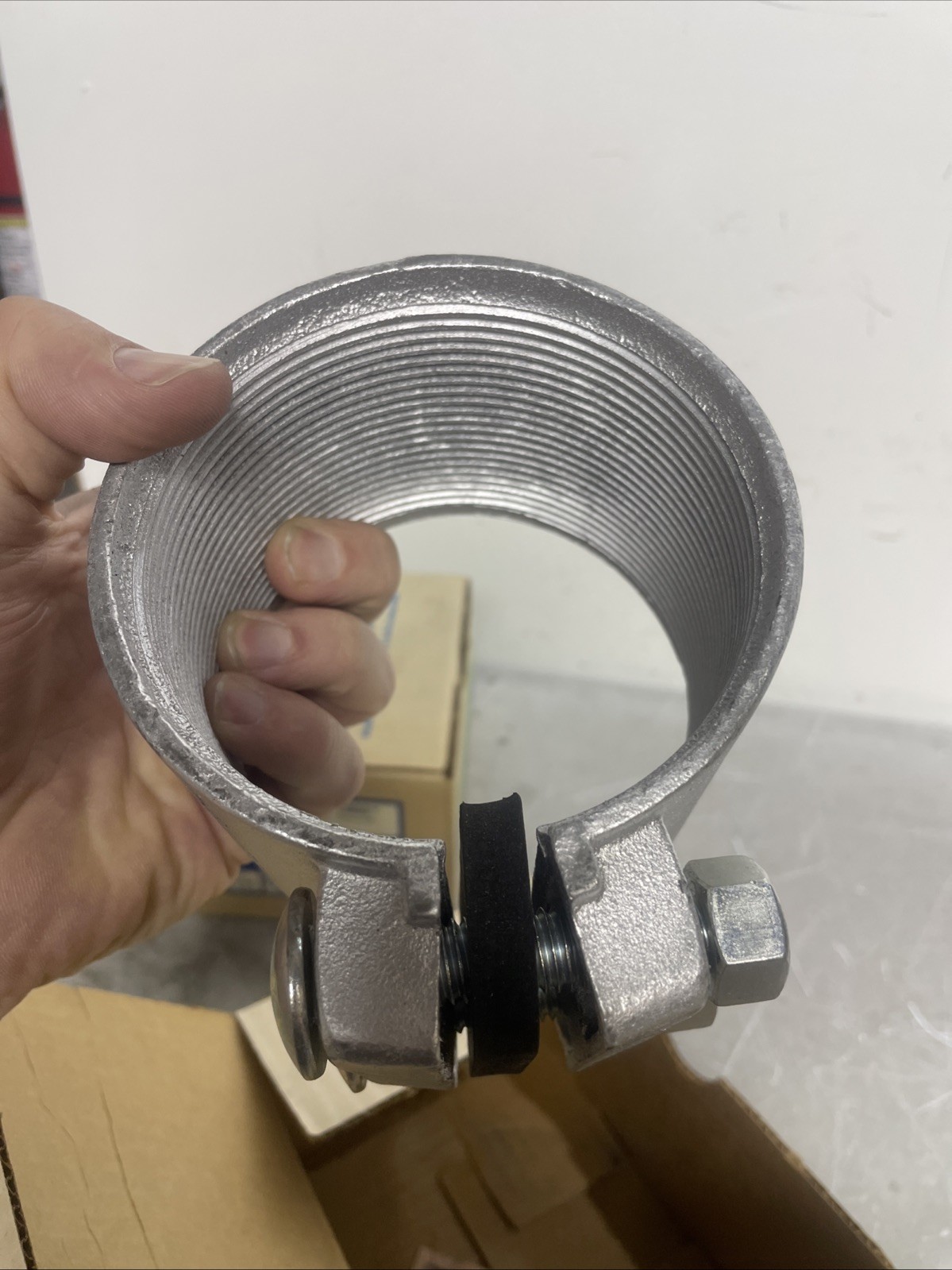 NEW OZ/GEDNEY SSP 350 3 1/2″ SPLIT COUPLING CLAMP NOS