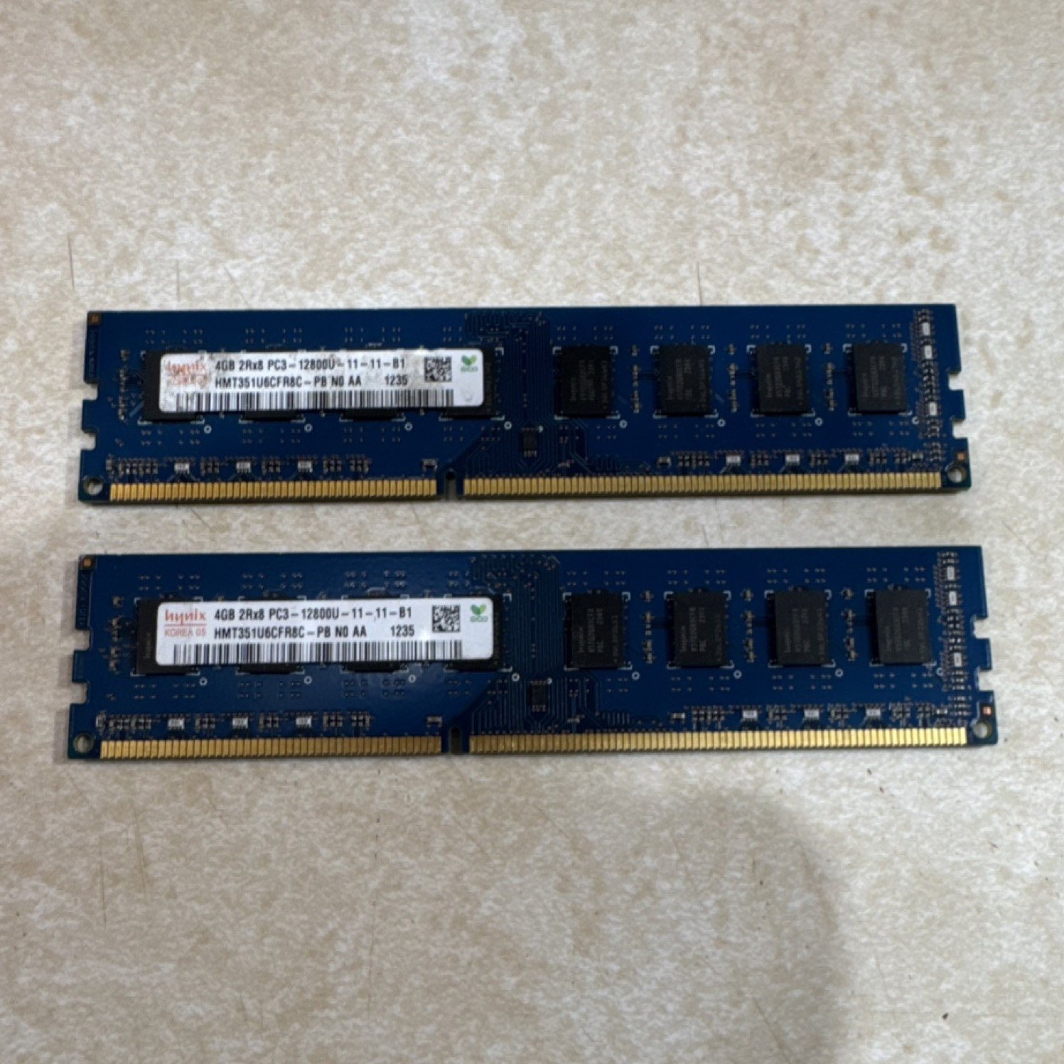 Hynix 8GB (2x4GB) DDR3 PC3-12800U 240-Pin DIMM Unbuffered HMT351U6CFR8C-PB