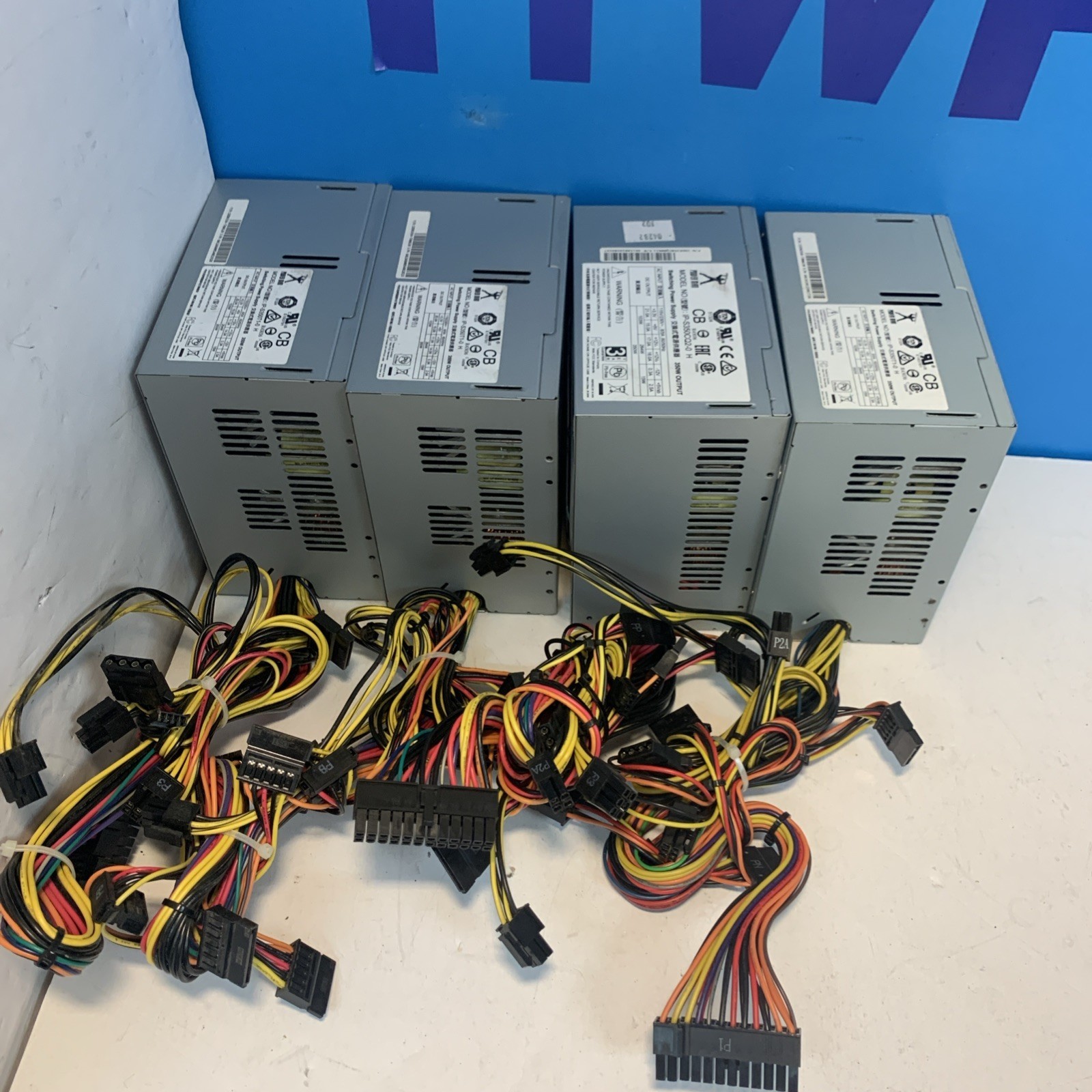Lot of 4 PowerMan 350W ATX power supply (24/4+4/6pin PCIE/ SATA/Molex/floppy 4P)