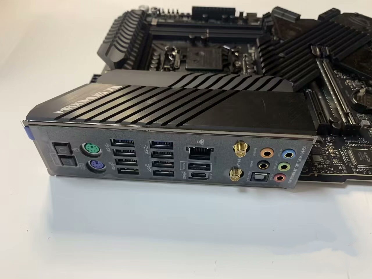 ASUS ROG MAXIMUS XII APEX Motherboard Chipset Intel Z490 LGA1200 DDR4