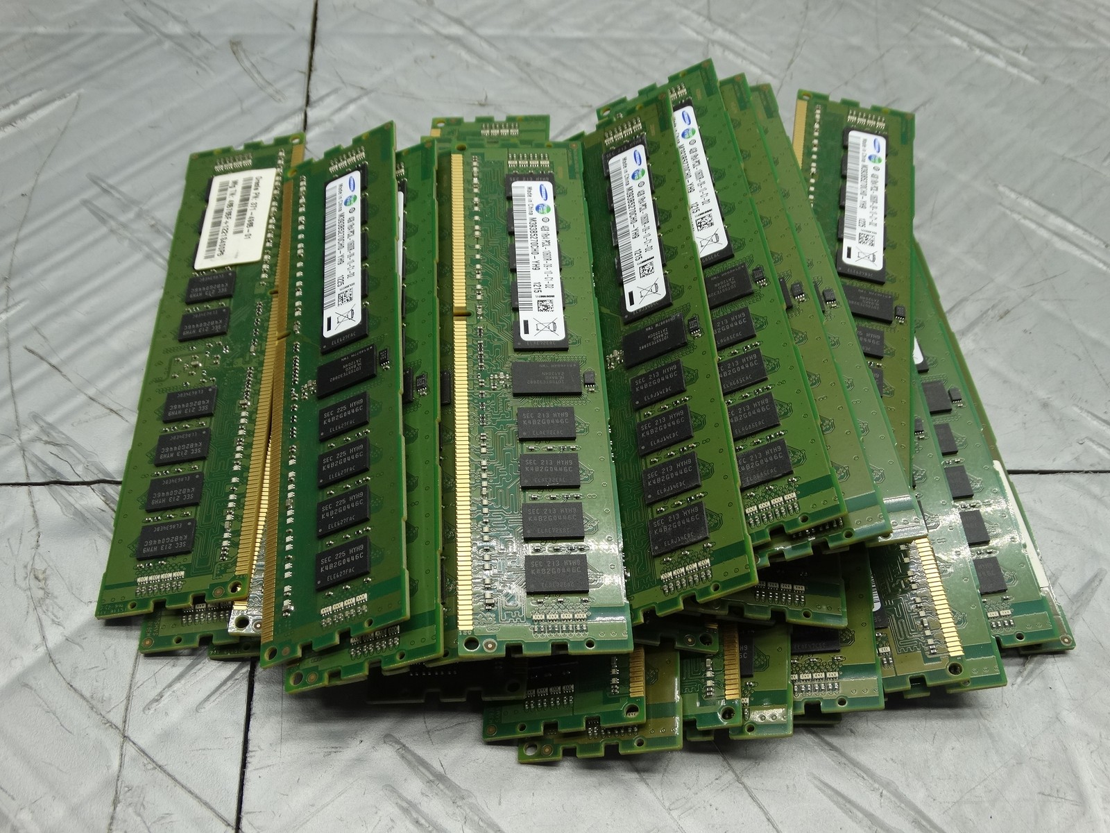 Samsung 4GB DDR3-1333 DIMM 1Rx4 PC3L-10600R M393B5270CH0-YH9 (Lot of 33)