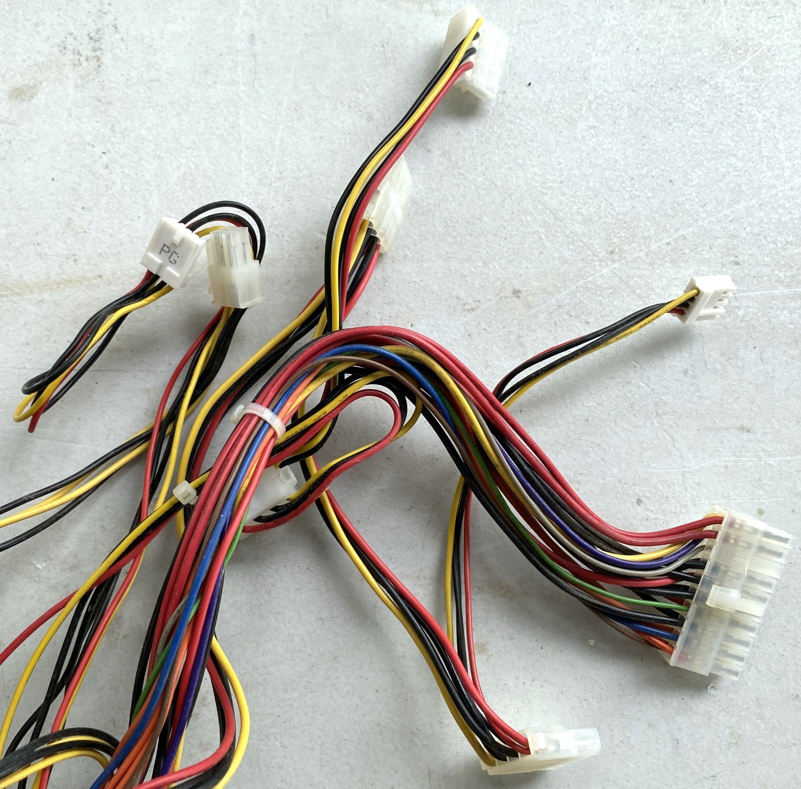 24-Pin (20+4) ATX FSP Group 200W Computer PC Power Supply FSP200-60ATV Molex