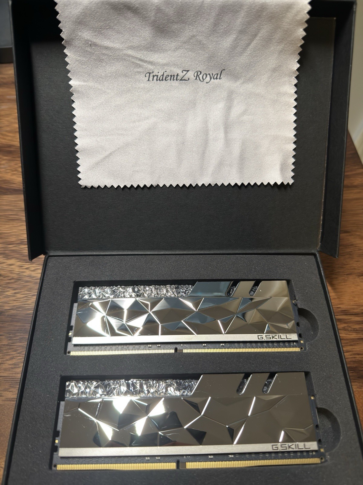 G.SKILL Trident Z Royal Elite 64GB (2x32GB) DDR4-4000 288-Pin DIMM RAM Kit