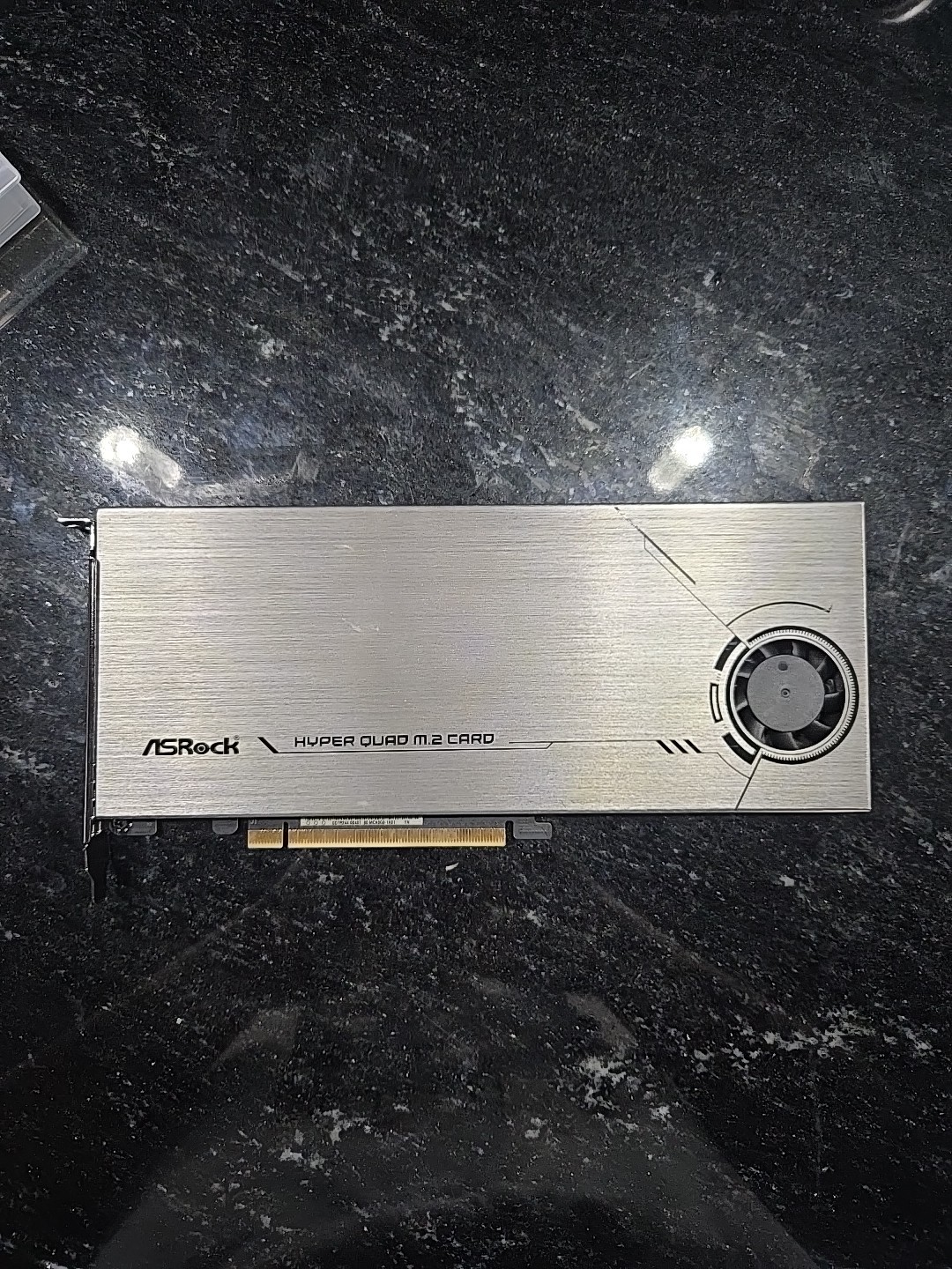 Asus HYPER M.2 X16 GEN 4 CARD AMD PCIe 4.0/3.0 x16 supports 4 x NVMe M.2 Drive