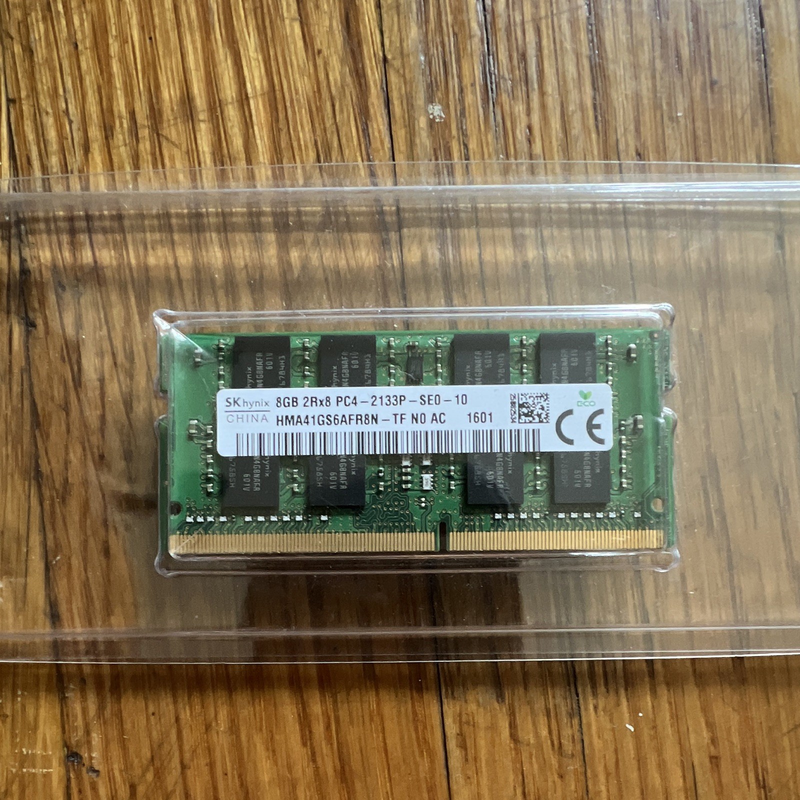 SK hynix 8GB DDR4 SO-DIMM PC4-2133P 260-Pin Non-ECC RAM HMA41GS6AFR8N-TF