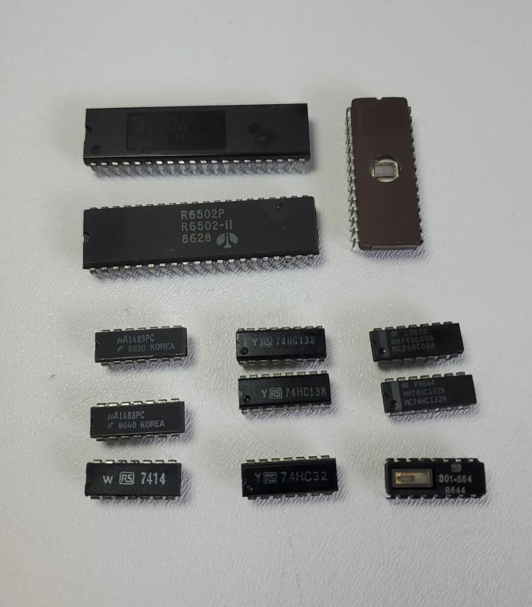 Assorted Components A1489PC A1488PC 74HC138 74HC32 MC74HC132N R6502P PACK OF 12