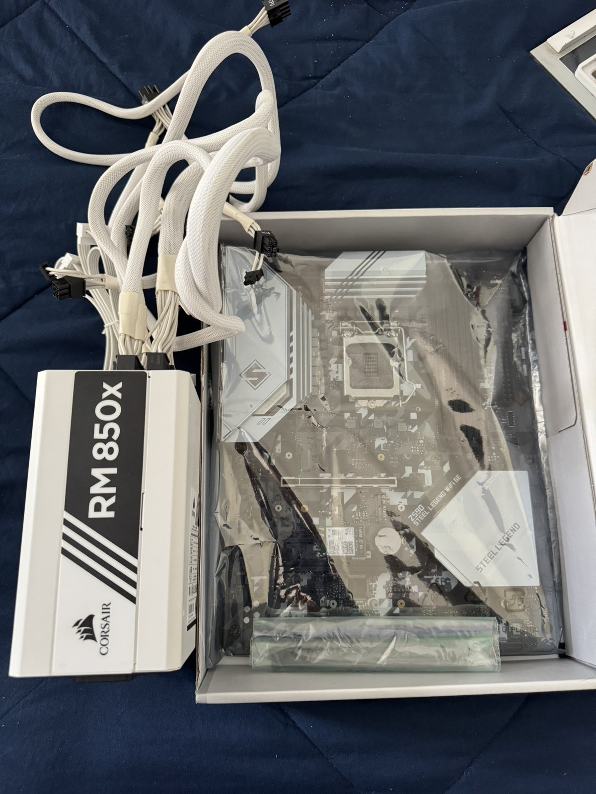 ASRock Z590 Steel Legend WiFi 6E Intel + Corsair Rm850x Gold Power Supply