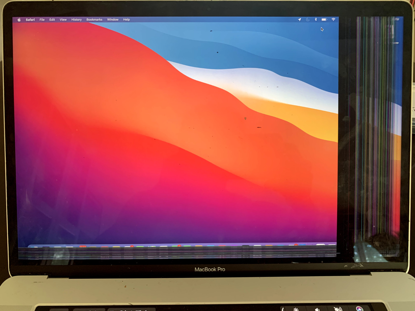 IMAGE DISTORTED – LCD Display Assembly MacBook Pro 15″ A1990 Mid 2018 AS IS
