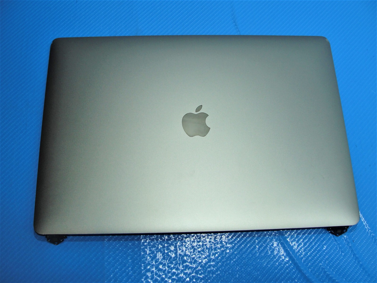 MacBook Pro 15″ A1990 Mid 2018 MR942LL LCD Screen Assembly Gray 661-10355 AS IS