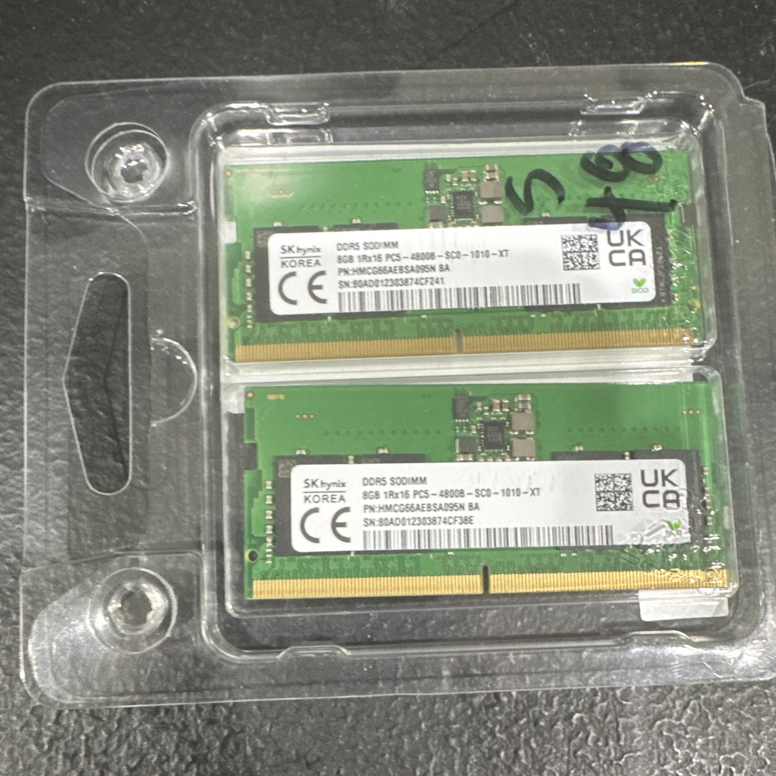 SK hynix 16GB (2x8GB) DDR5 SO-DIMM PC5-4800B 262-Pin Non-ECC RAM