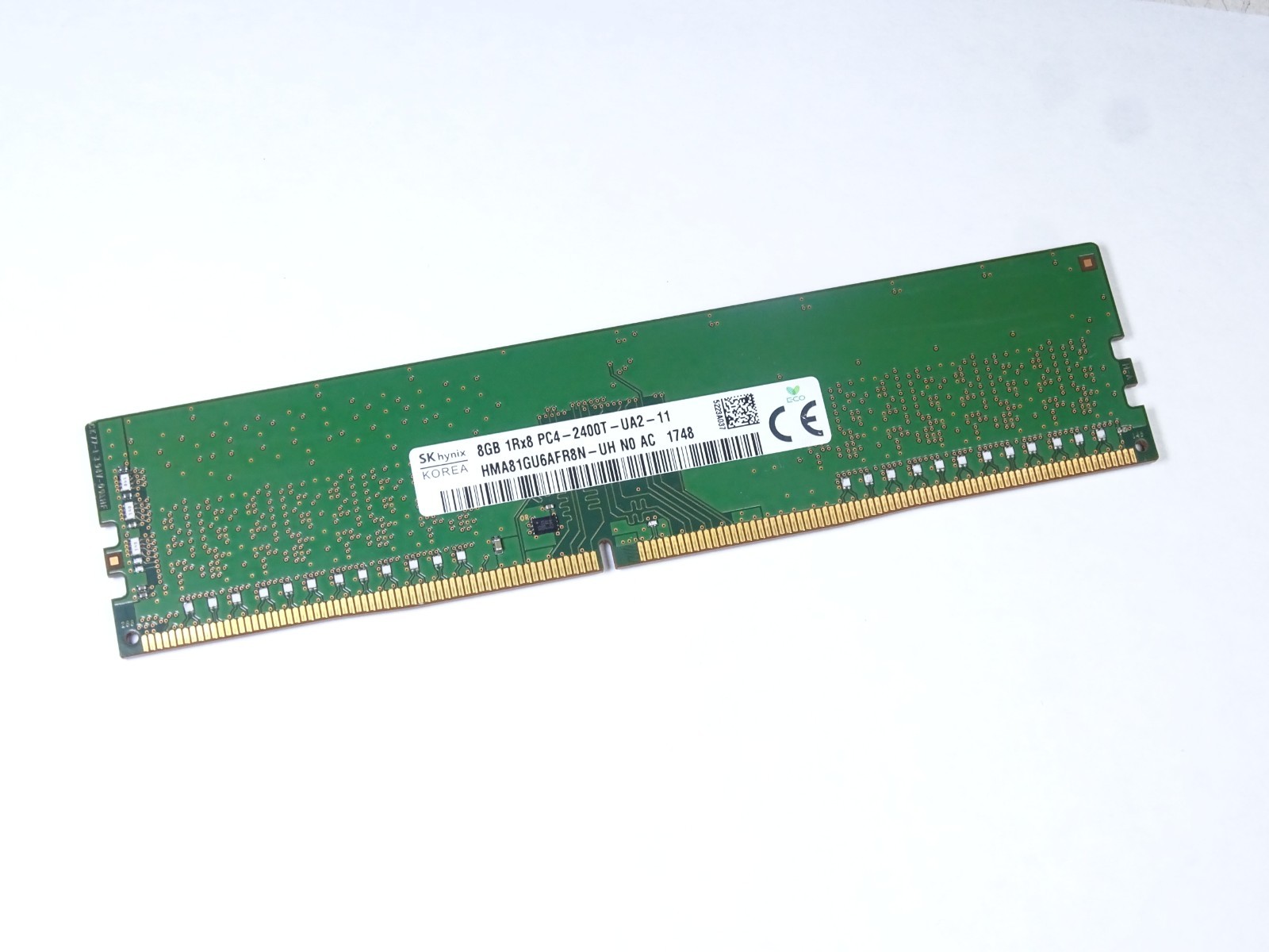 SK hynix 8GB DDR4-2400 PC4-19200 UDIMM Desktop RAM (HMA81GU6AFR8N-UH)