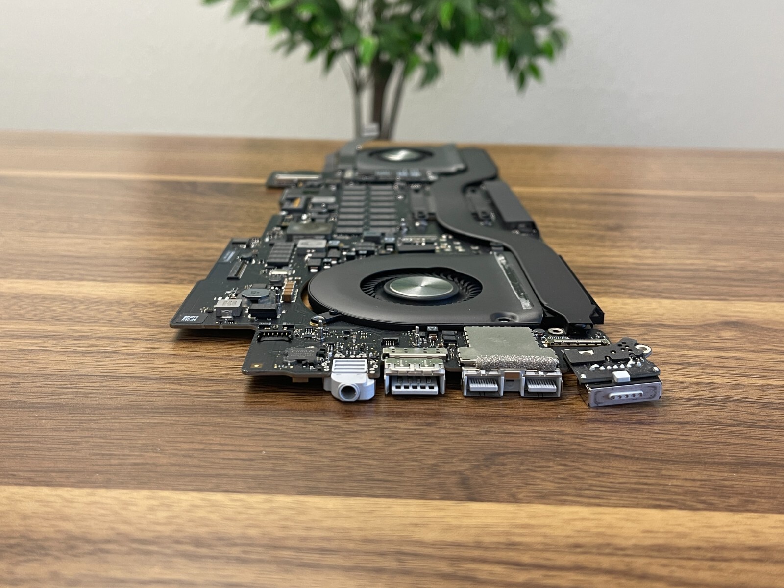 Apple MacBook Pro 2015 15 A1398 i7 2.2GHZ 16GB Logic Board Motherboard 661-02524