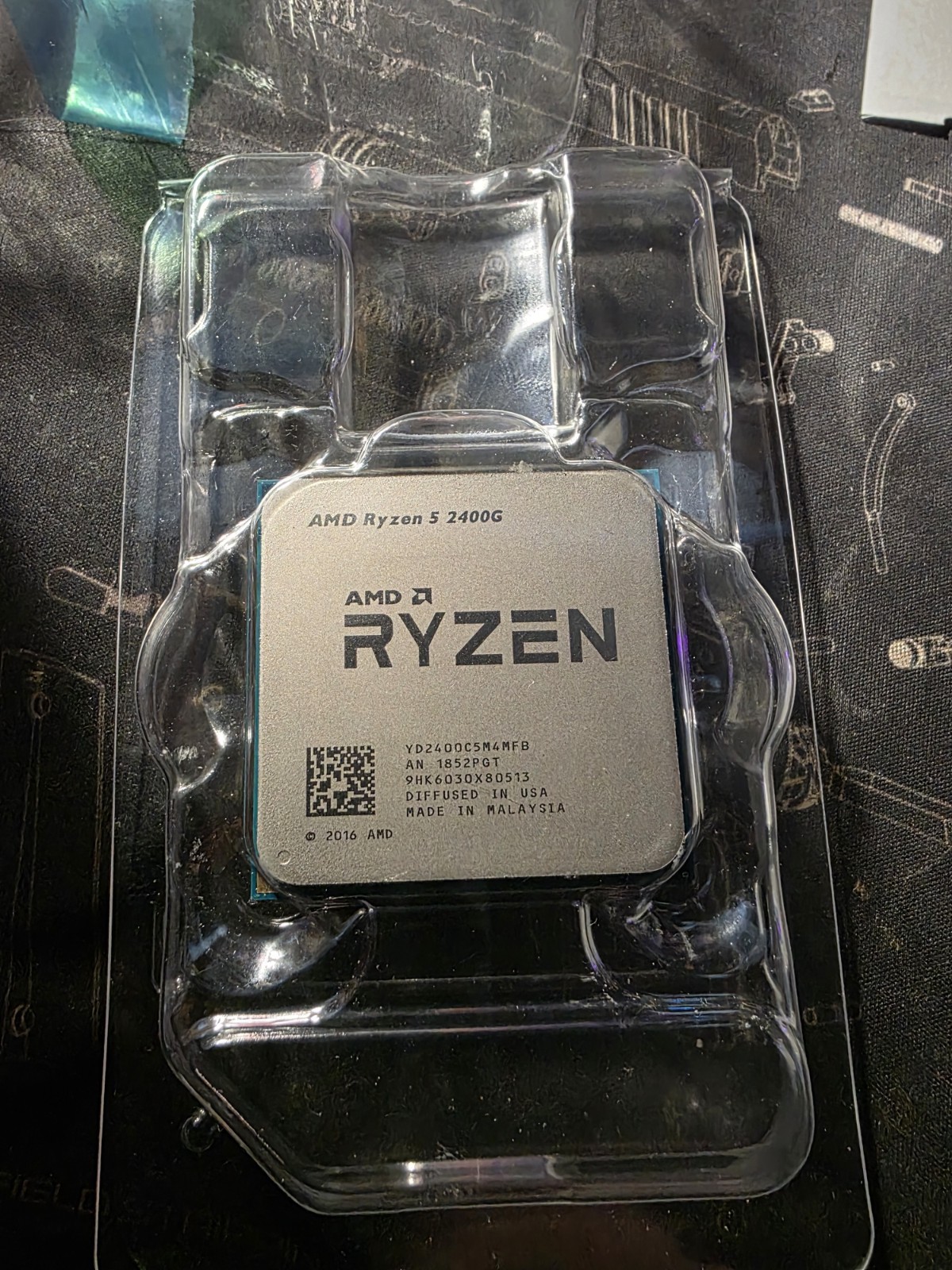 AMD Ryzen 5 Pro 2400G 3.6Ghz Socket AM4 CPU (YD240BC5M4MFB)