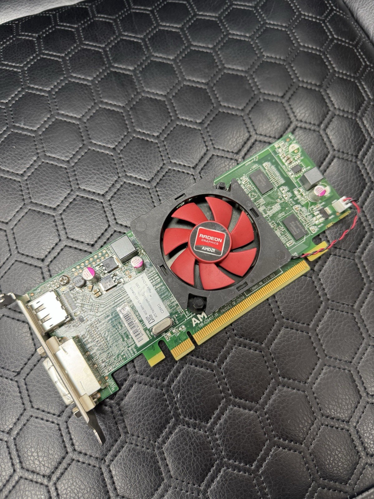 AMD V249 Radeon HD 7470 1GB PCIe DVI DP Low Profile Video Card 109-C26457-01 -RR